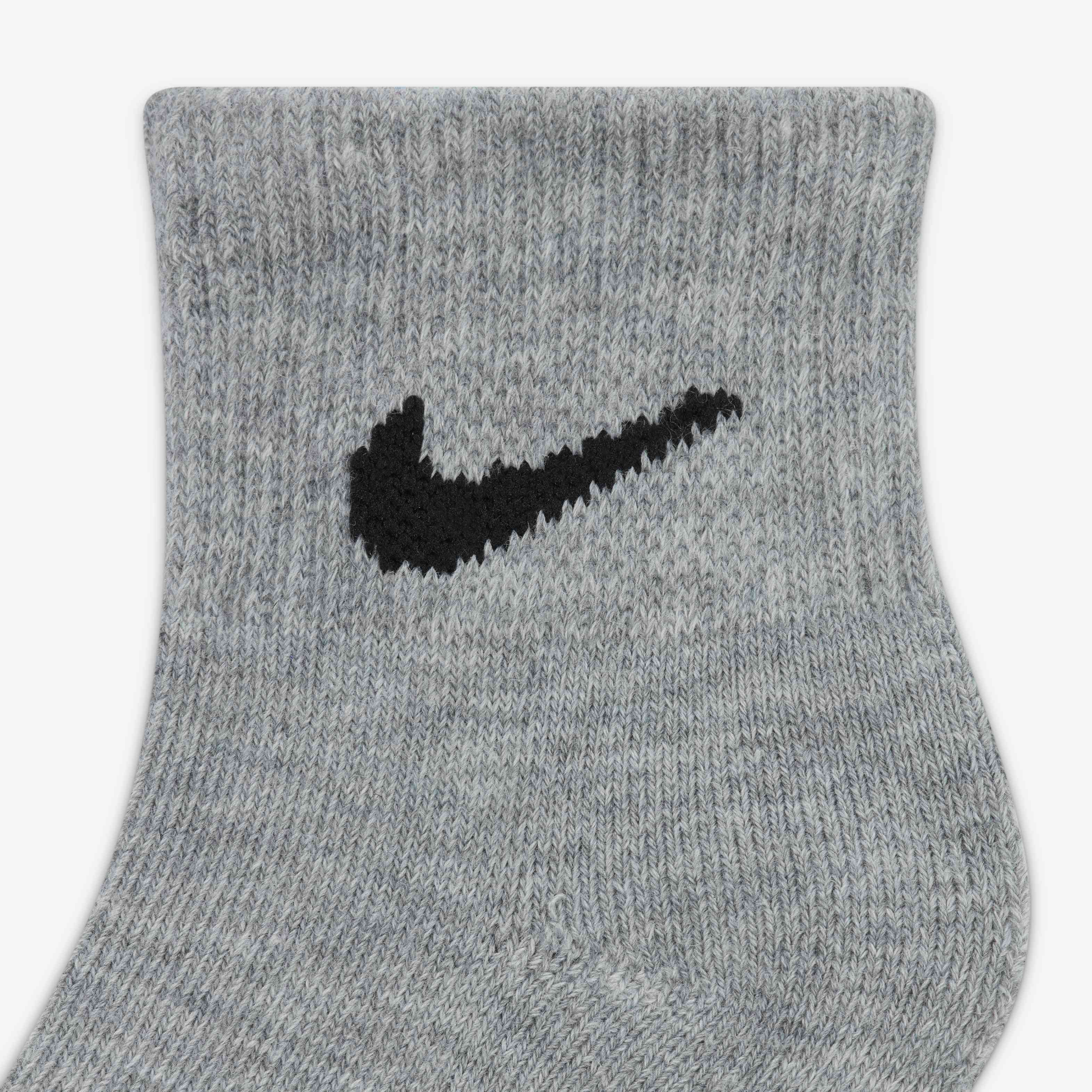Nike Basics image number 3