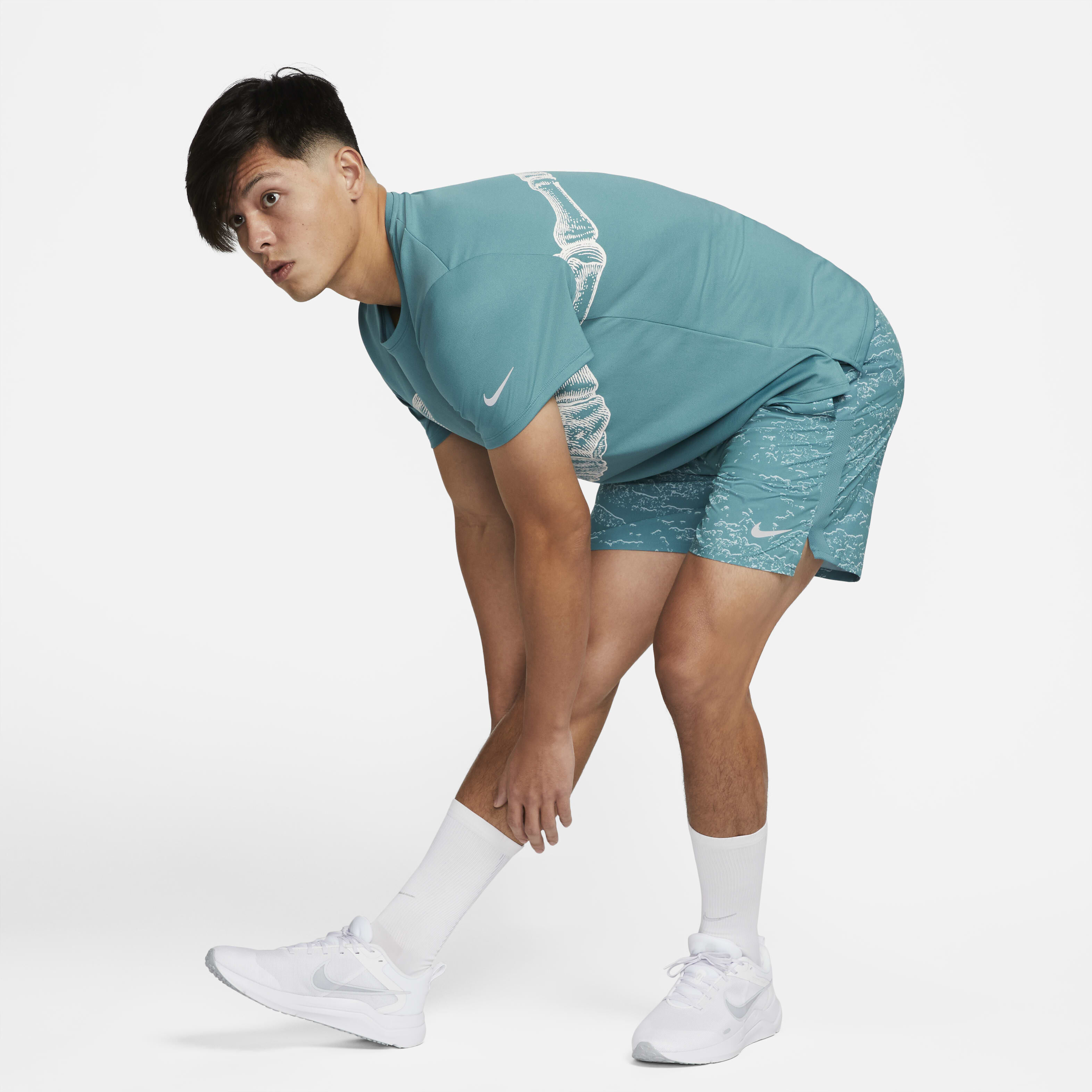 Nike Dri-FIT Run Division Challenger image number 7