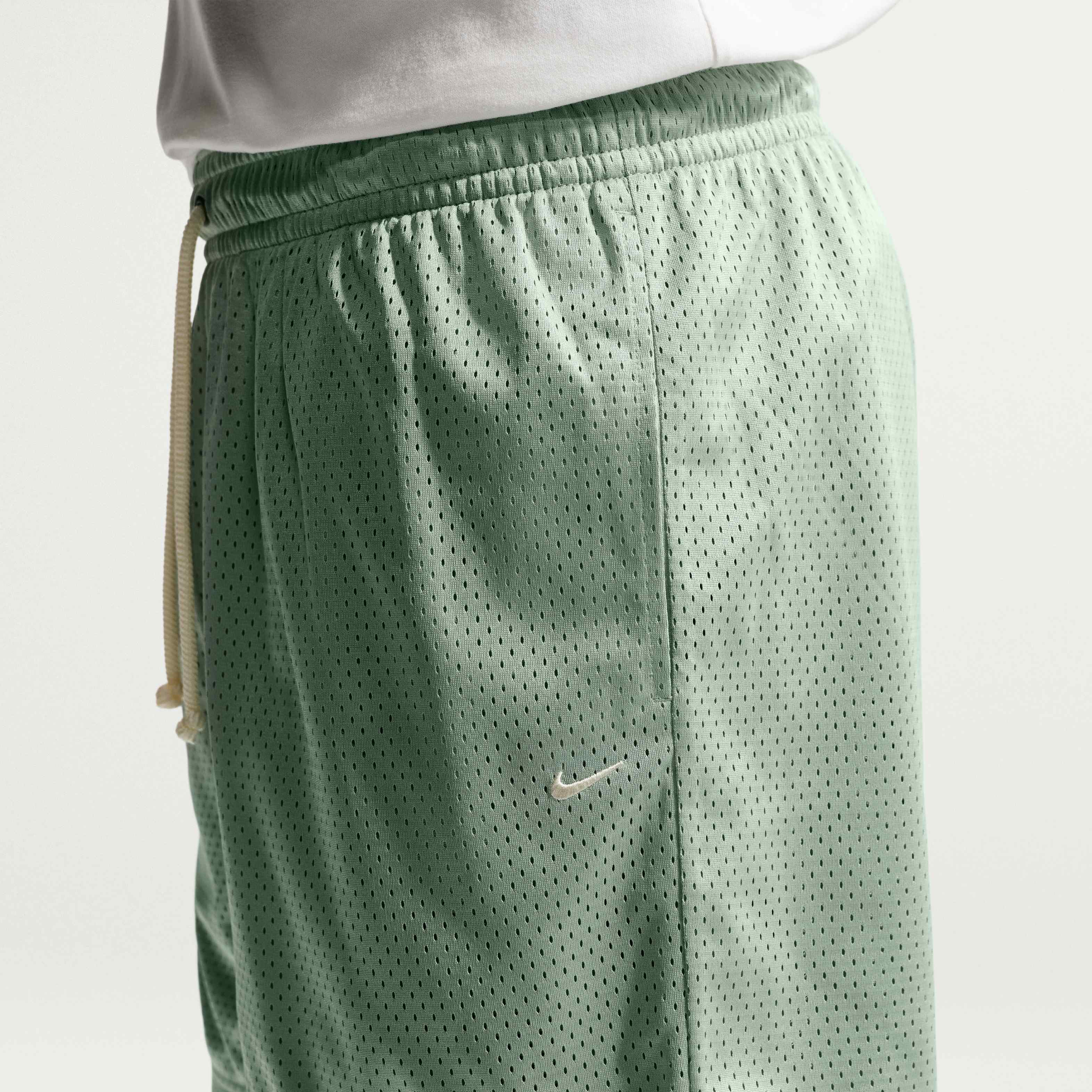 Nike Standard Issue image number 1