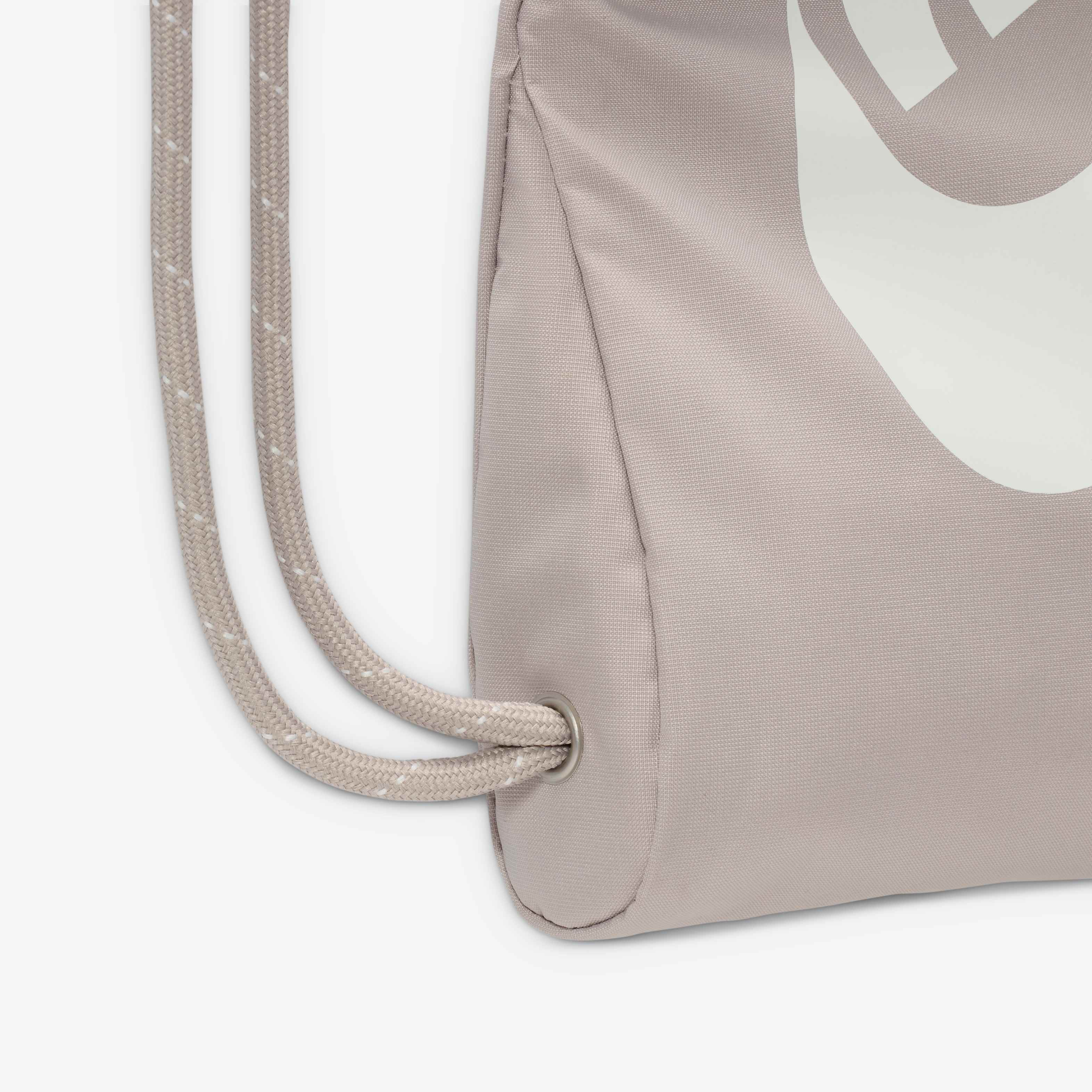 Nike Heritage image number 4