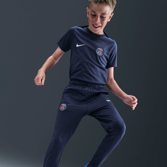 Paris Saint-Germain Strike image number 4 Paris Saint-Germain Strike image number 4