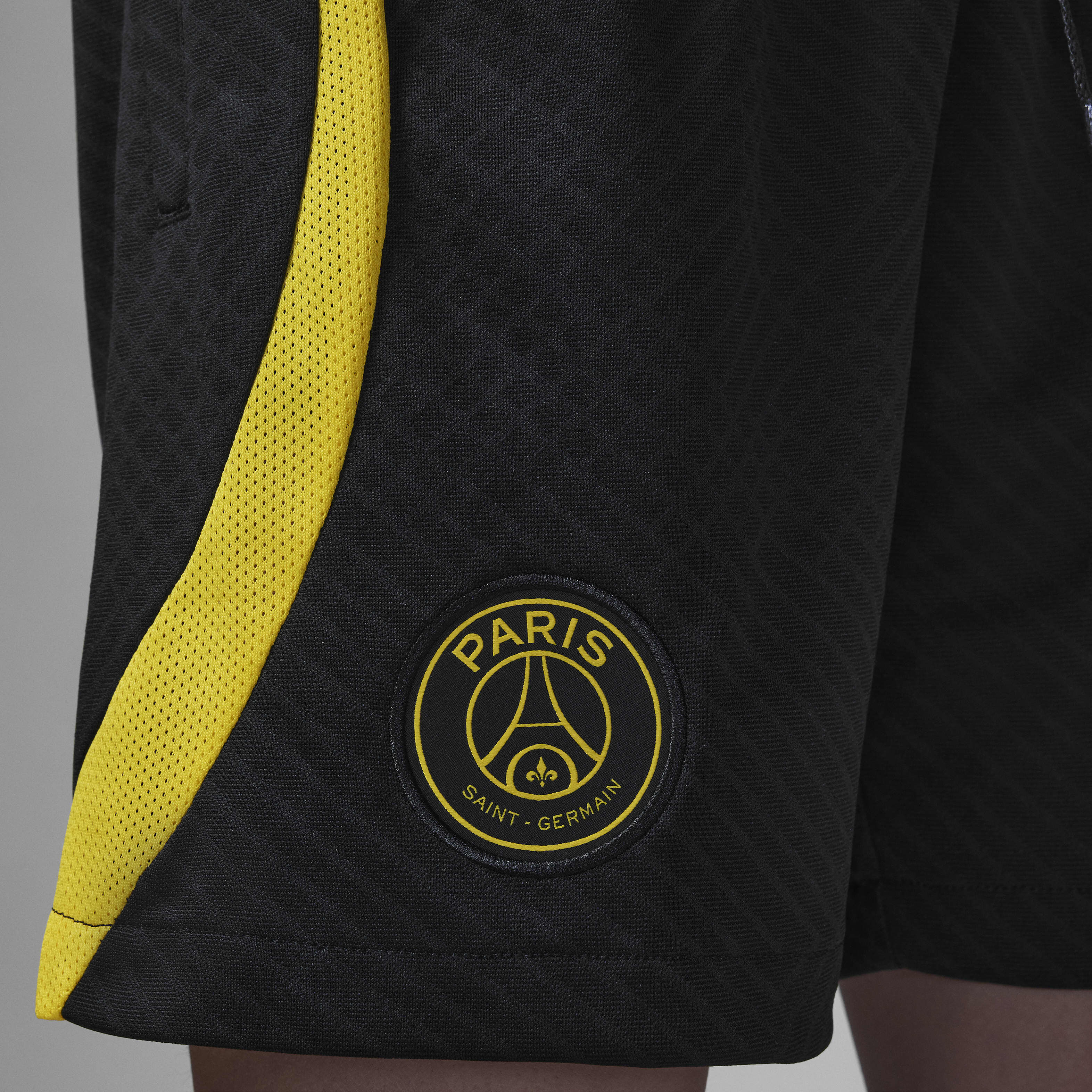 Paris Saint-Germain Strike image number 4