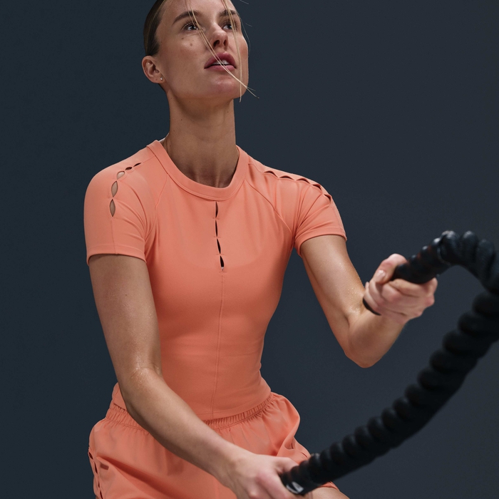 نايكي ون فيتد image number 2 نايكي ون فيتد image number 2