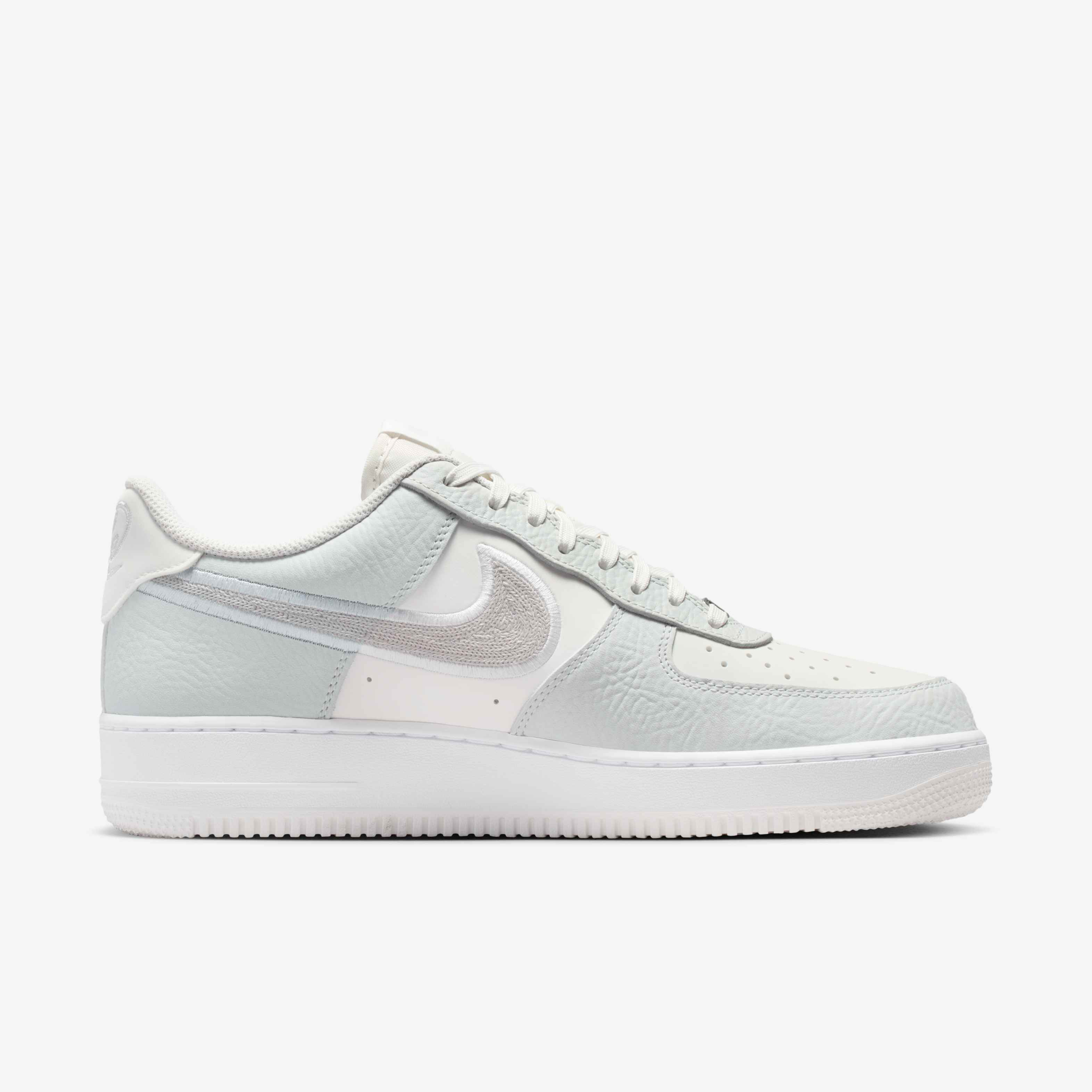 Nike Air Force 1 '07 LV8 image number 2