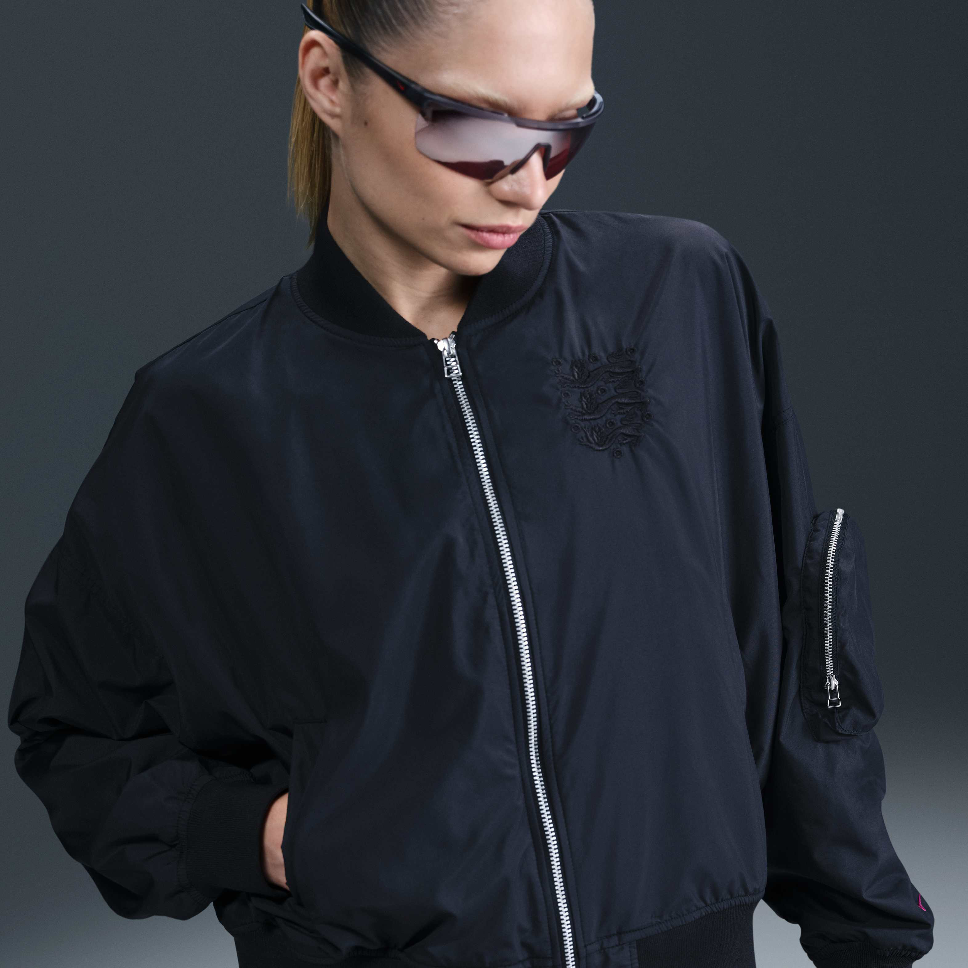 إنجلترا ايسنشال image number 0