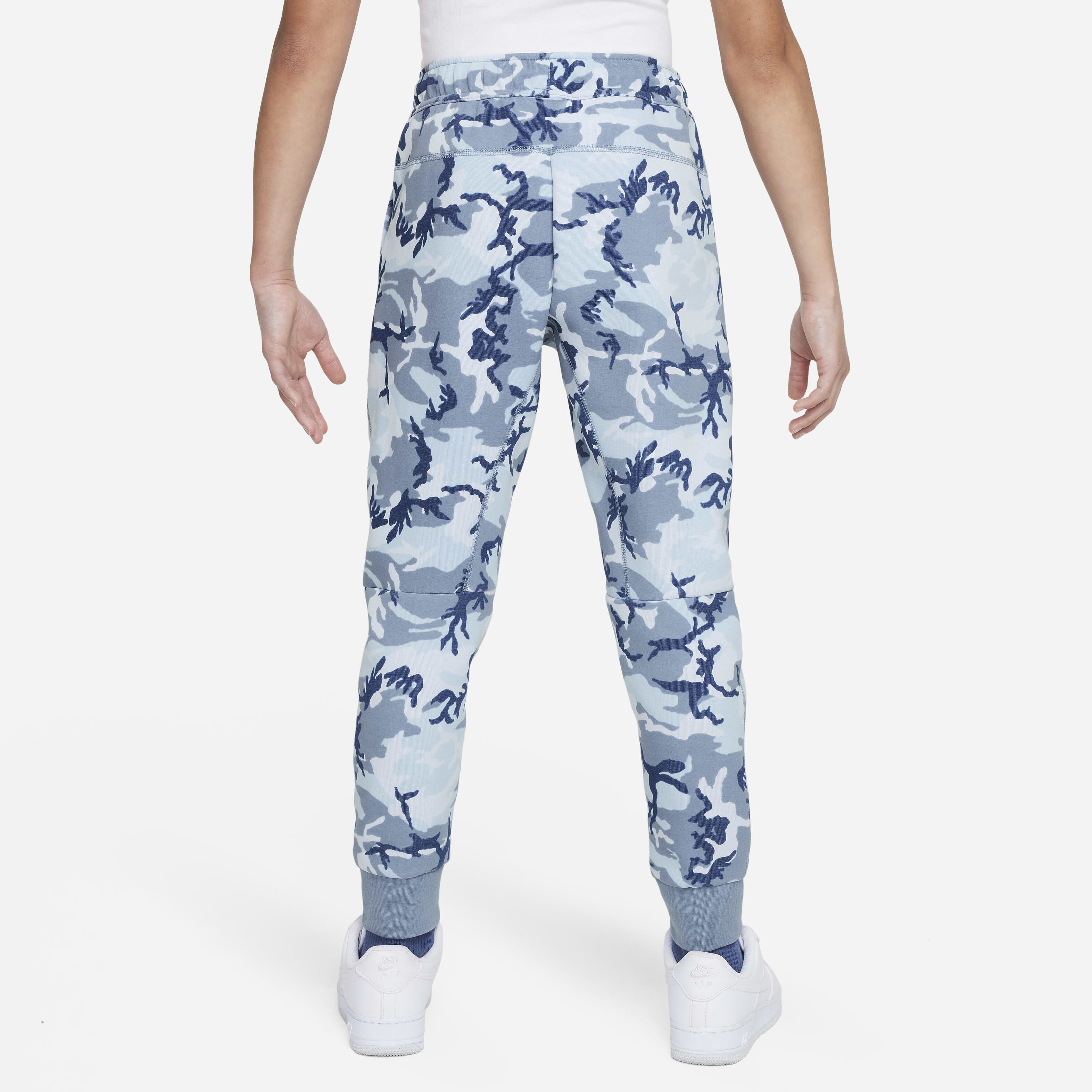 Nike camo sweatpants top