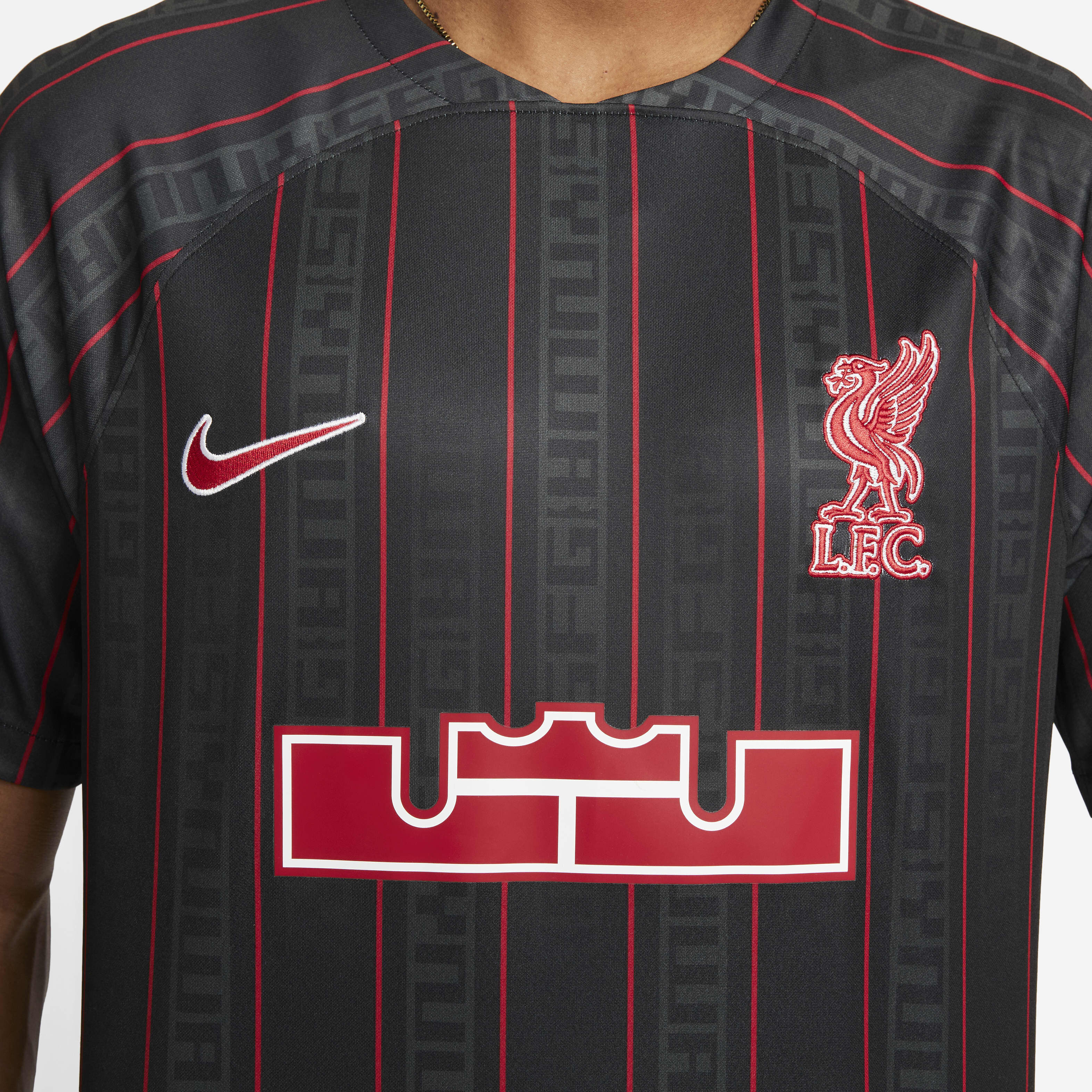 ليبرون x ليفربول F.C. image number 3