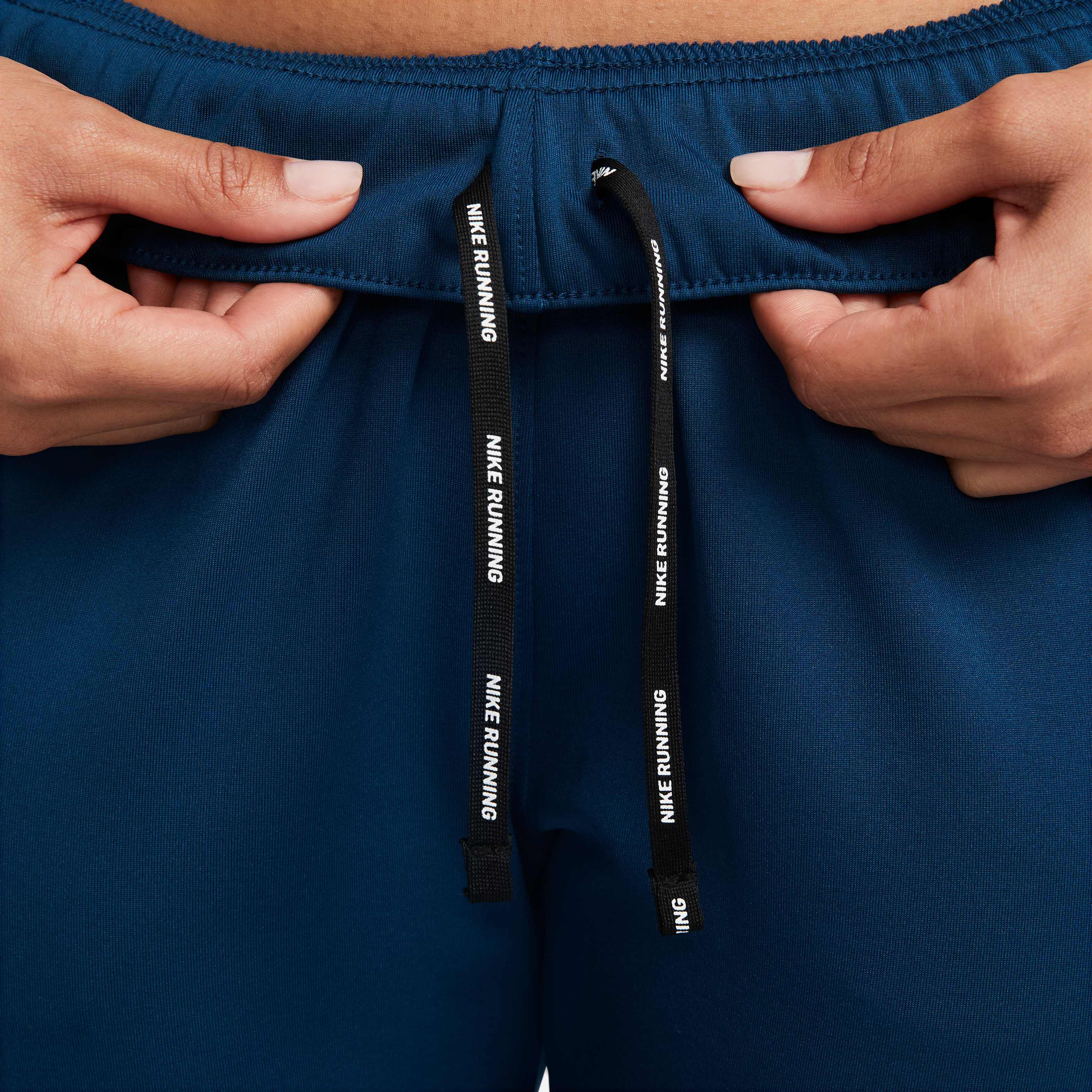 Nike Therma-FIT Essential image number 5