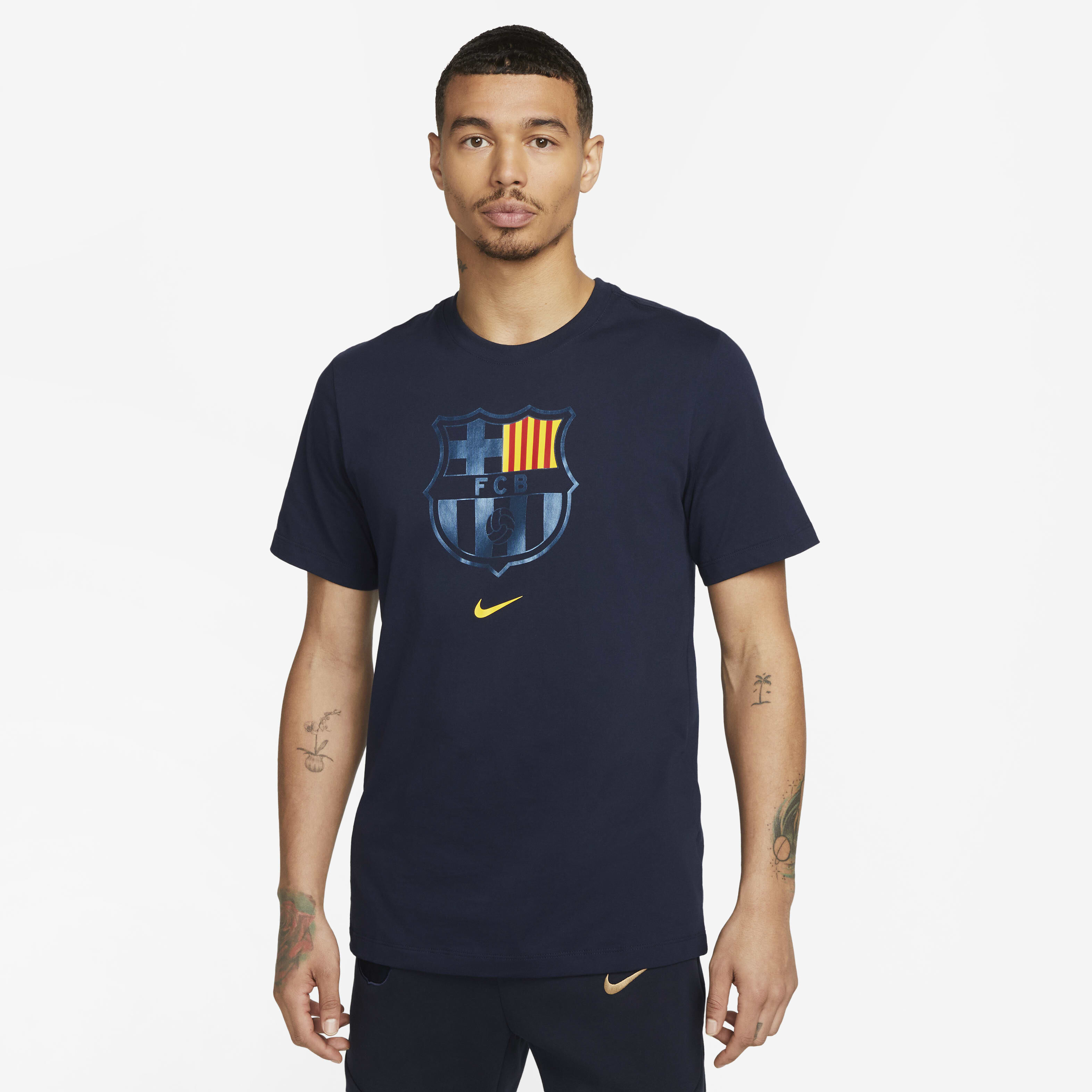 Nike FC Barcelona シャツ Buy FC Barcelona Crest Men's Football T-Shirt - Obsidian