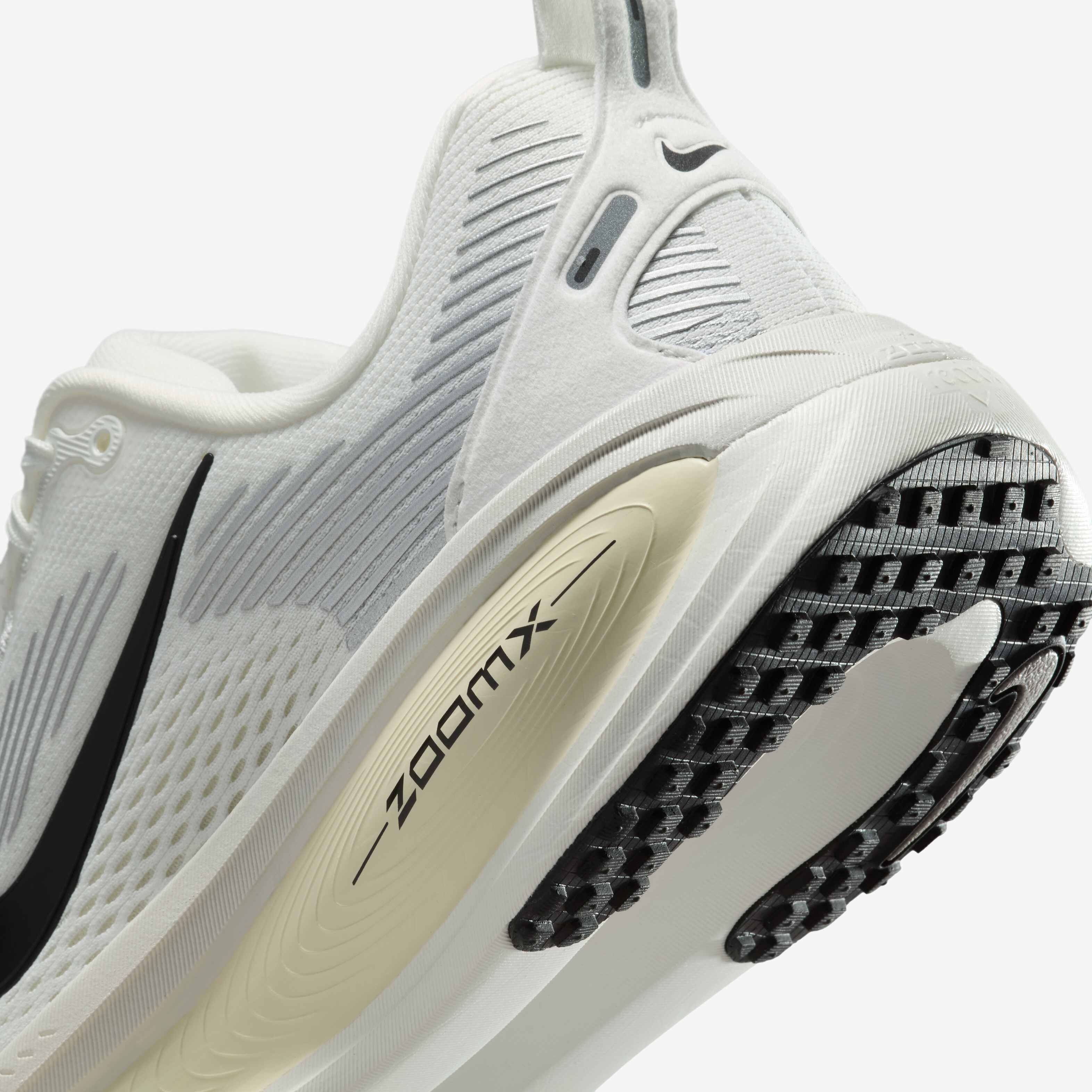 Nike Vomero 18 image number 7