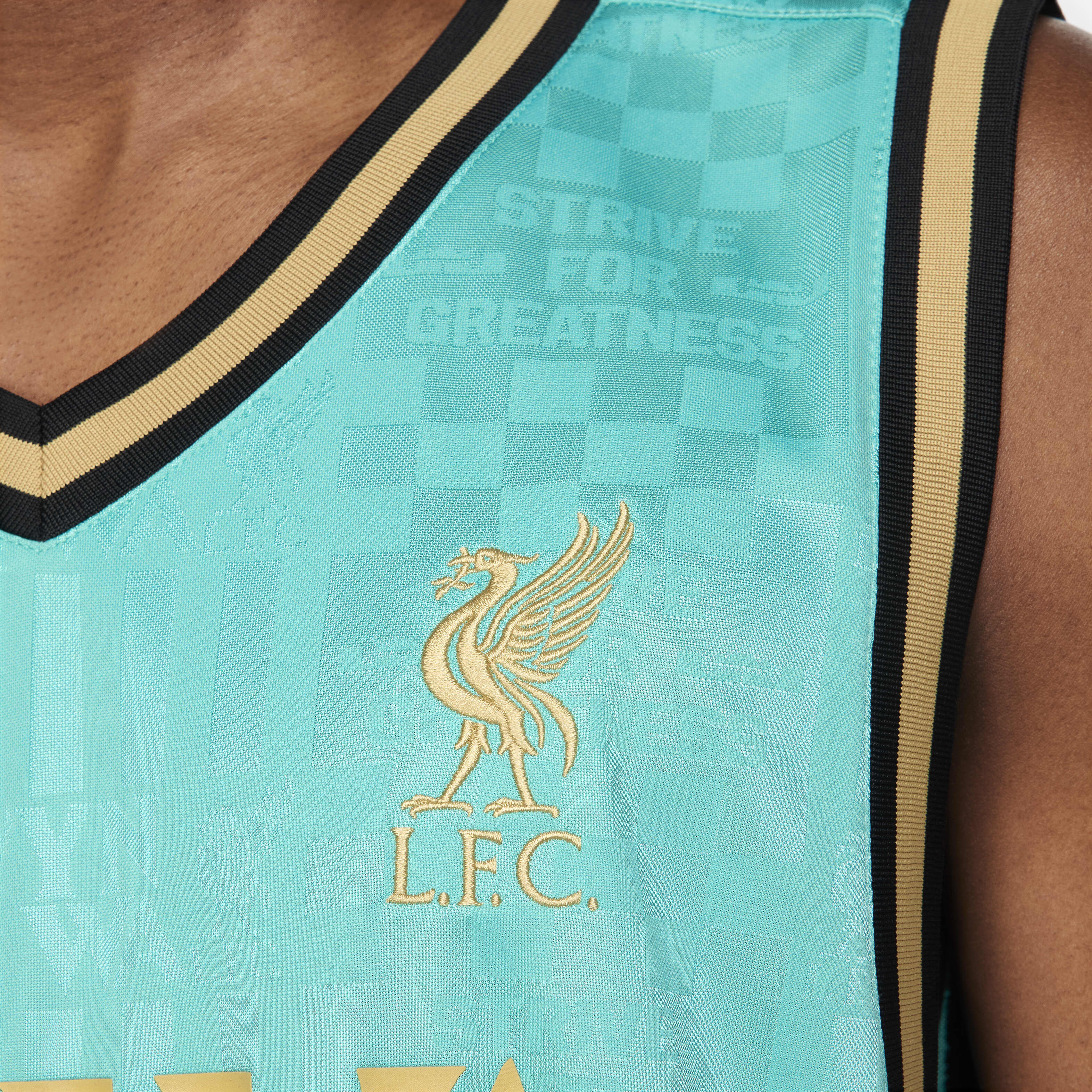 LeBron x Liverpool F.C. image number 3