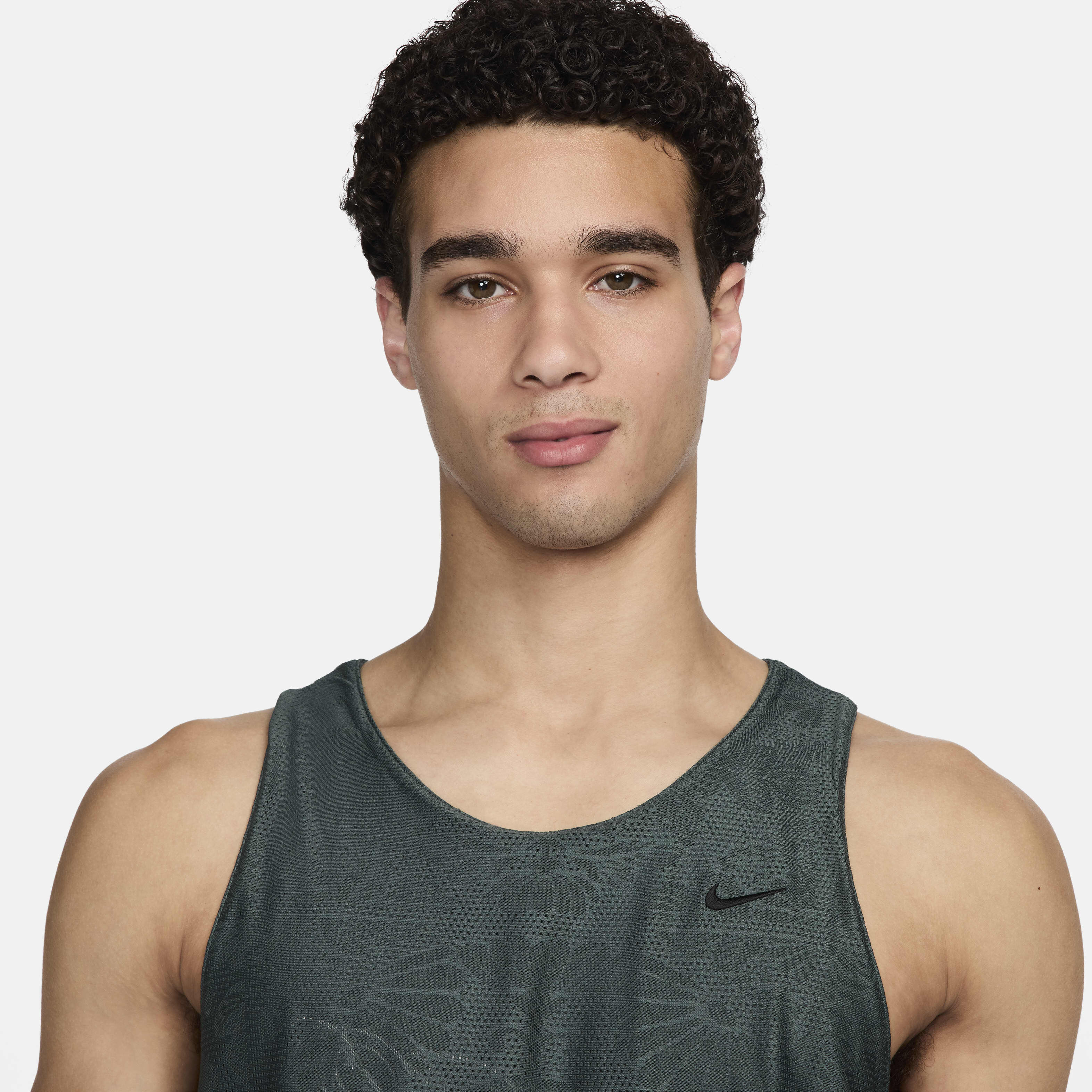 Nike Standard Issue image number 2