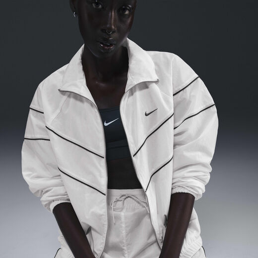 نايكي ويندرانر