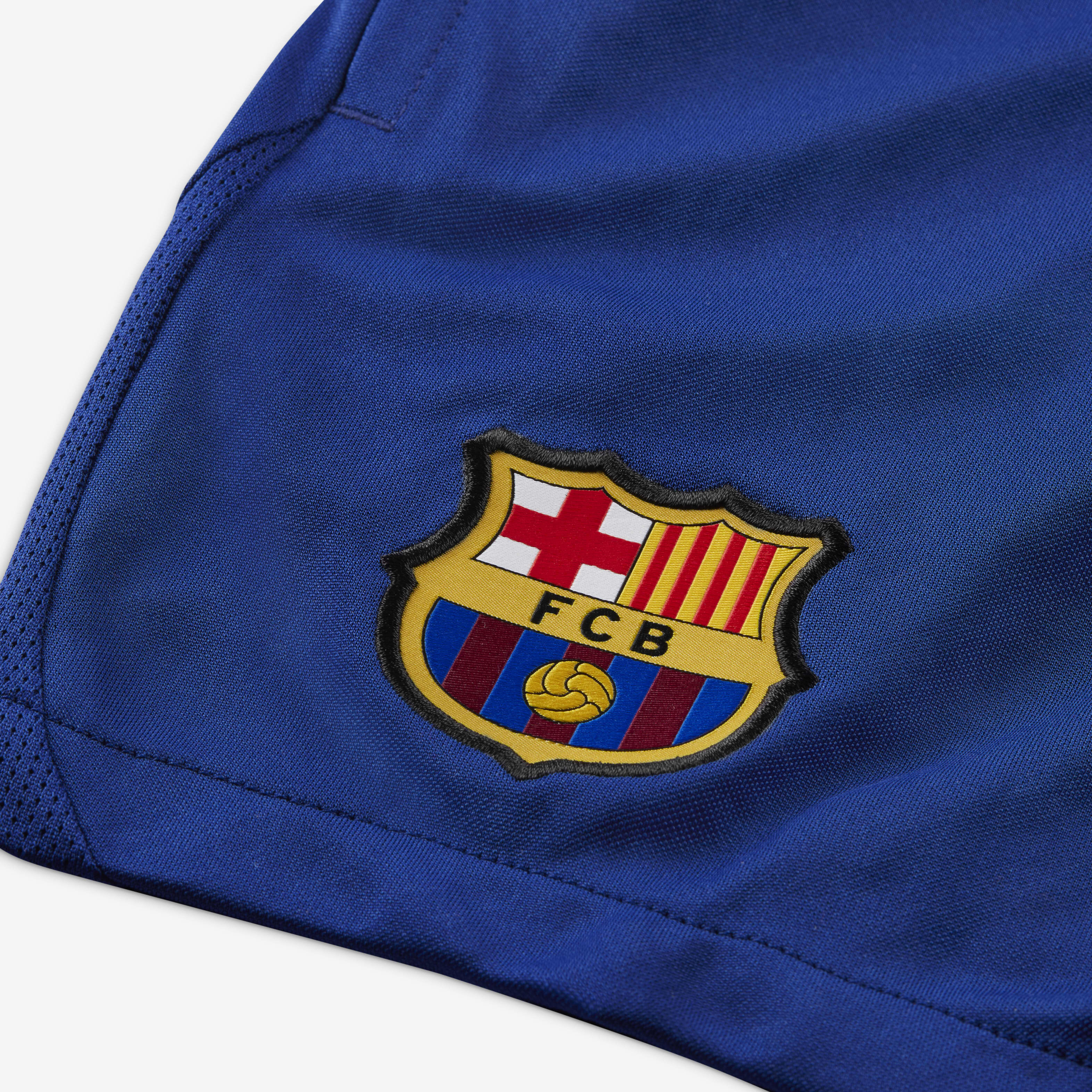 F.C. برشلونة أكاديمي برو image number 2