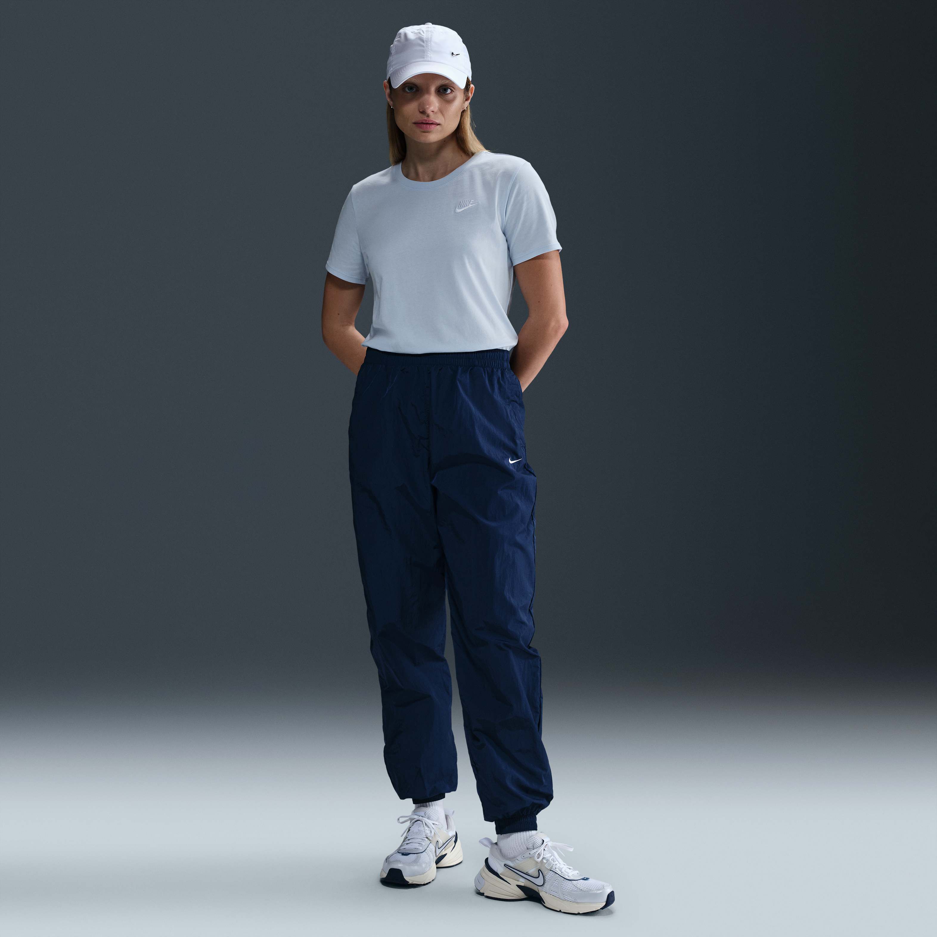 نايكي سبورتسوير كلوب ايسنشالز image number 3