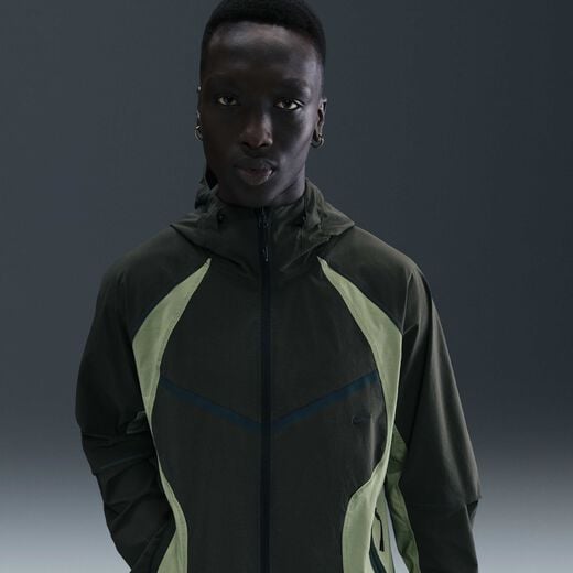 Street Vision-Nike, Nike Tech, Men's Dri-FIT Woven Colour-Block Windrunner Loose Jacket