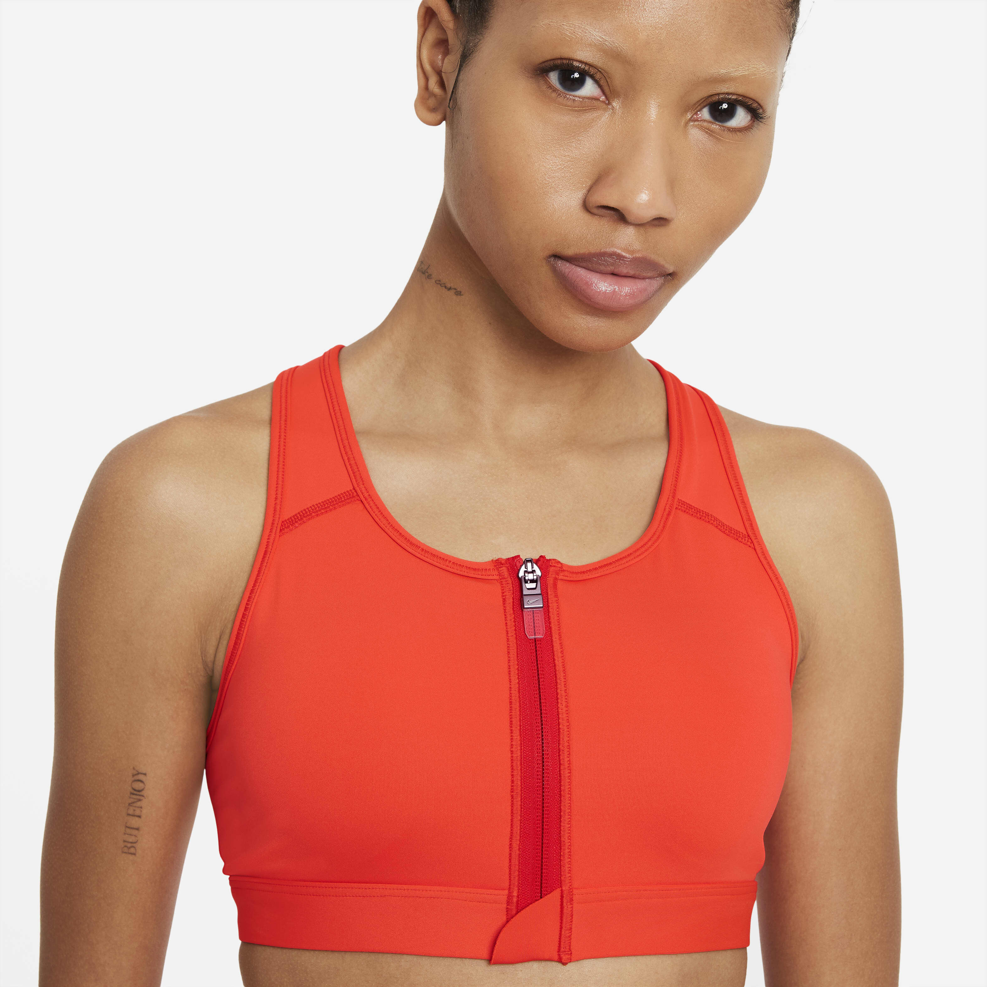 نايكي سووش image number 2