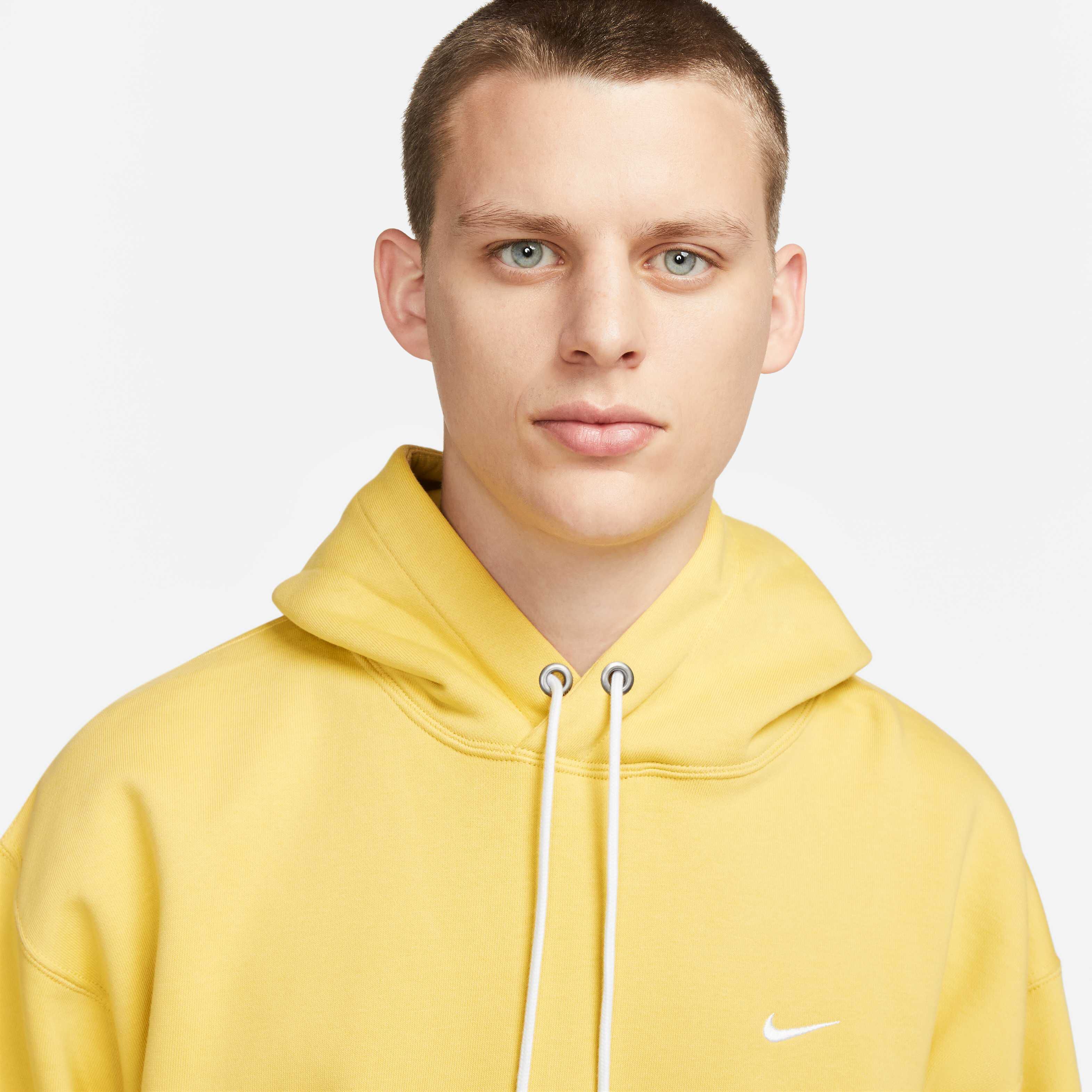 Nike Solo Swoosh image number 2