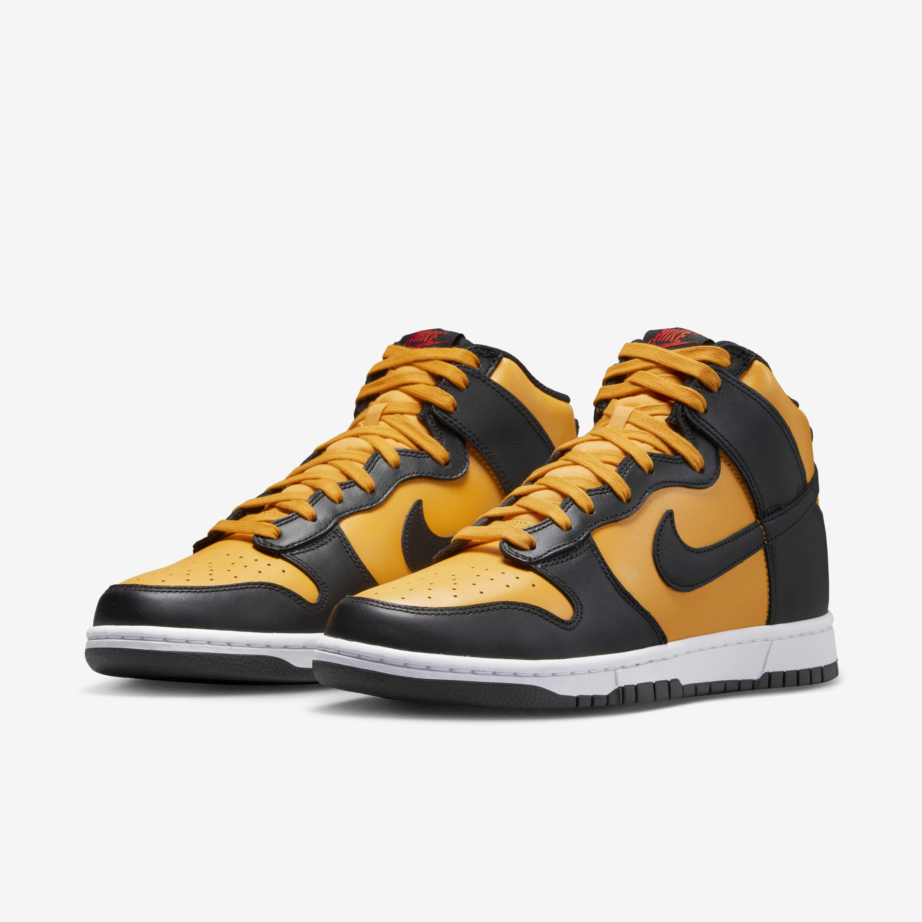 Nike Dunk High Retro image number 4