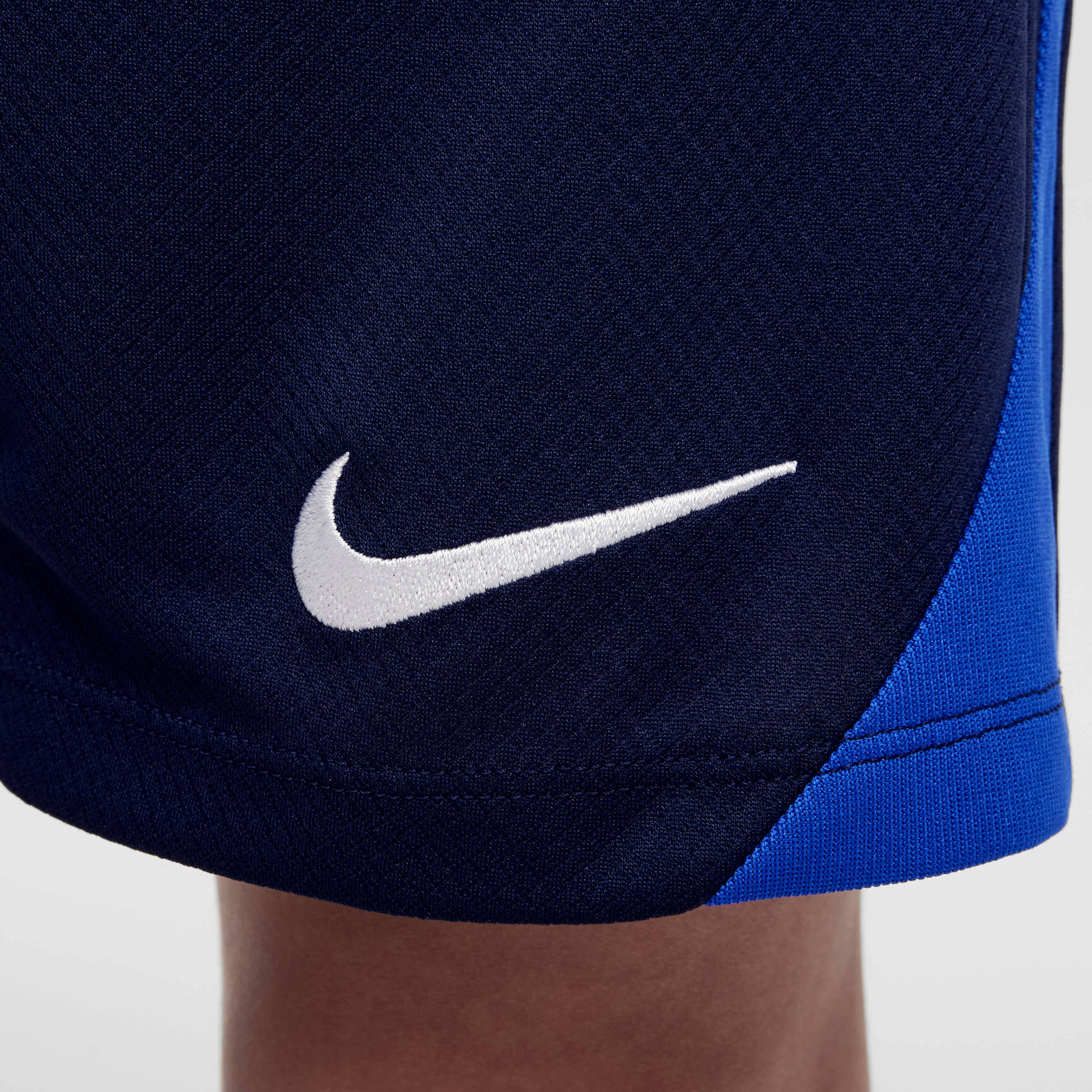 Paris Saint-Germain Strike image number 7