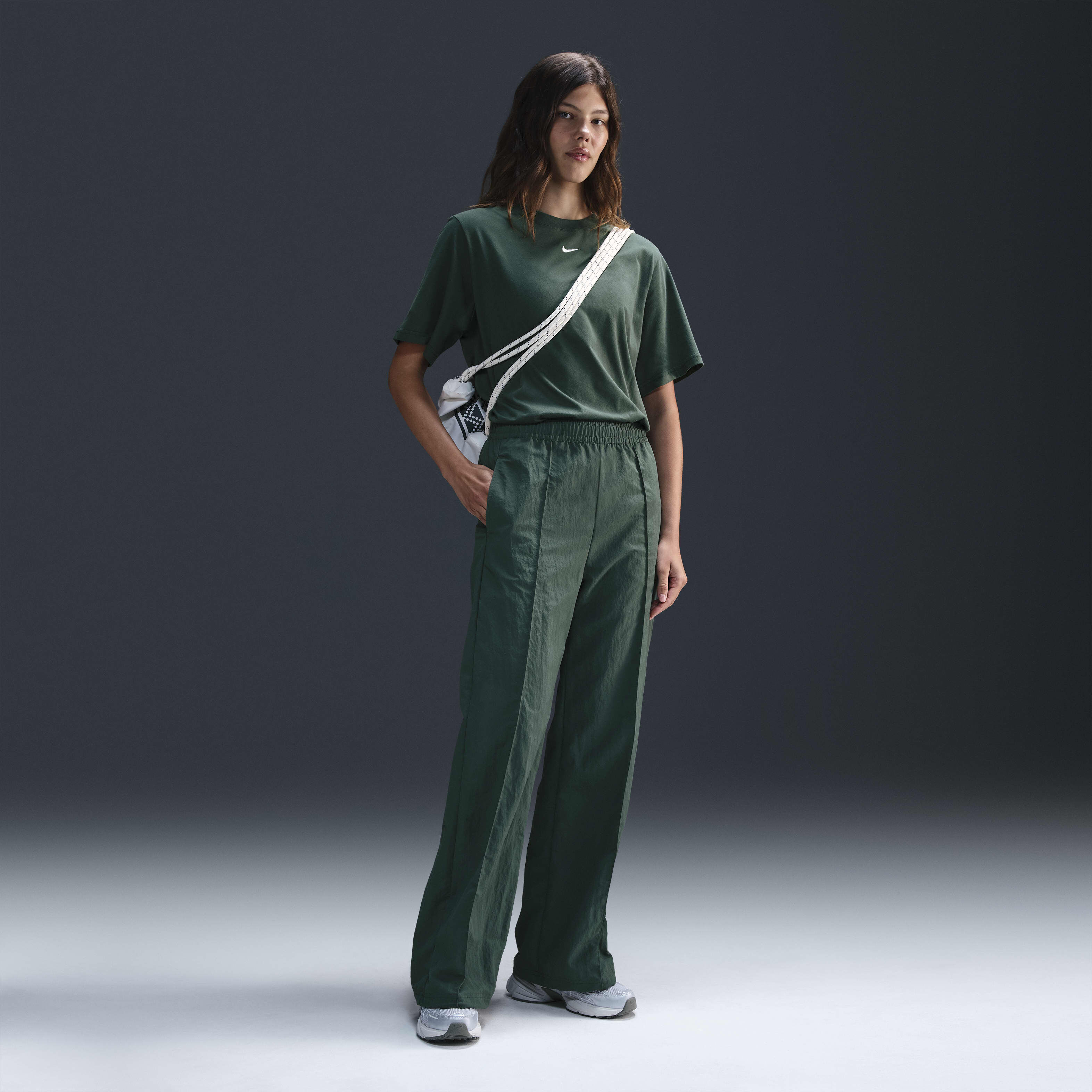 نايكي سبورتسوير ايسنشال image number 4