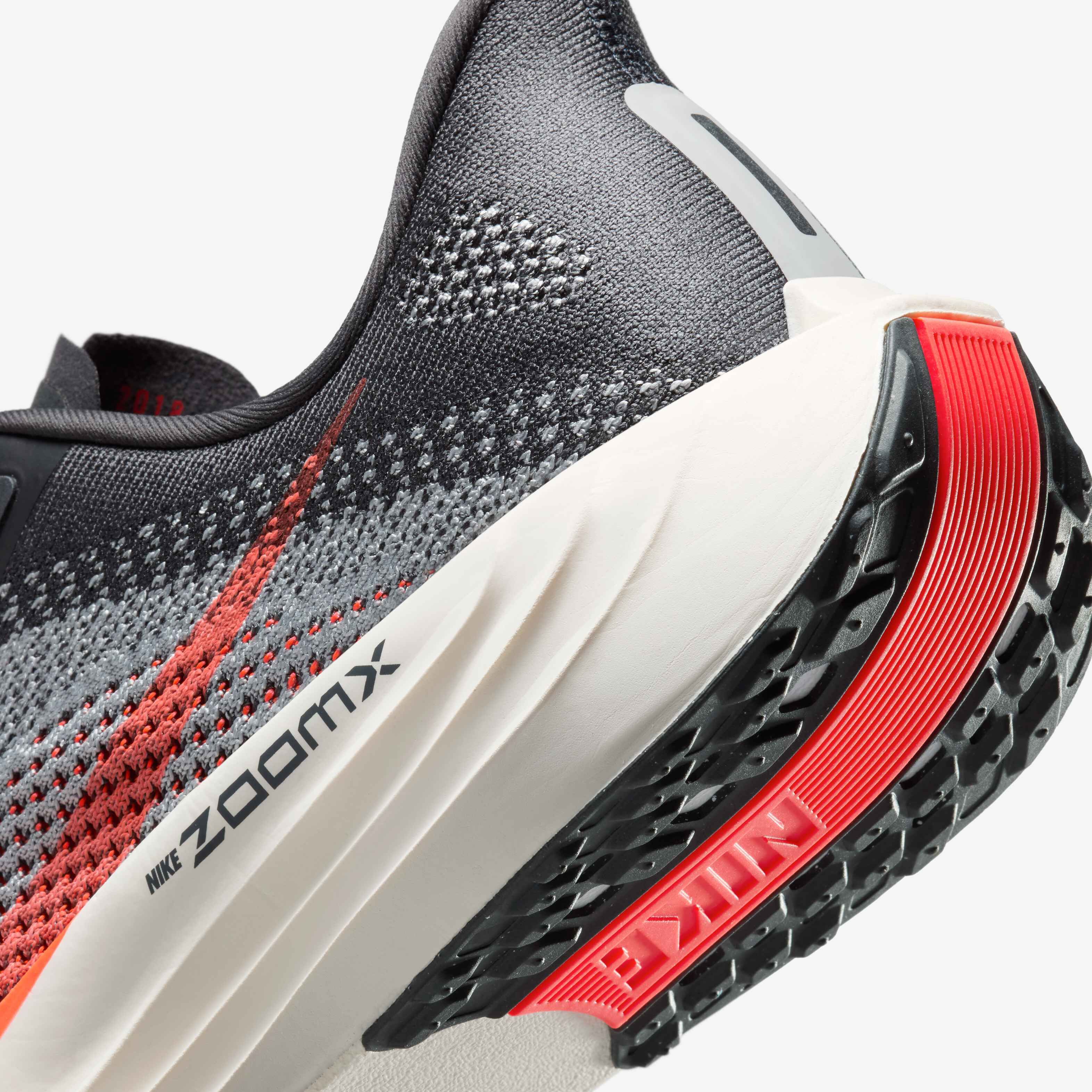 Nike Pegasus Plus image number 7