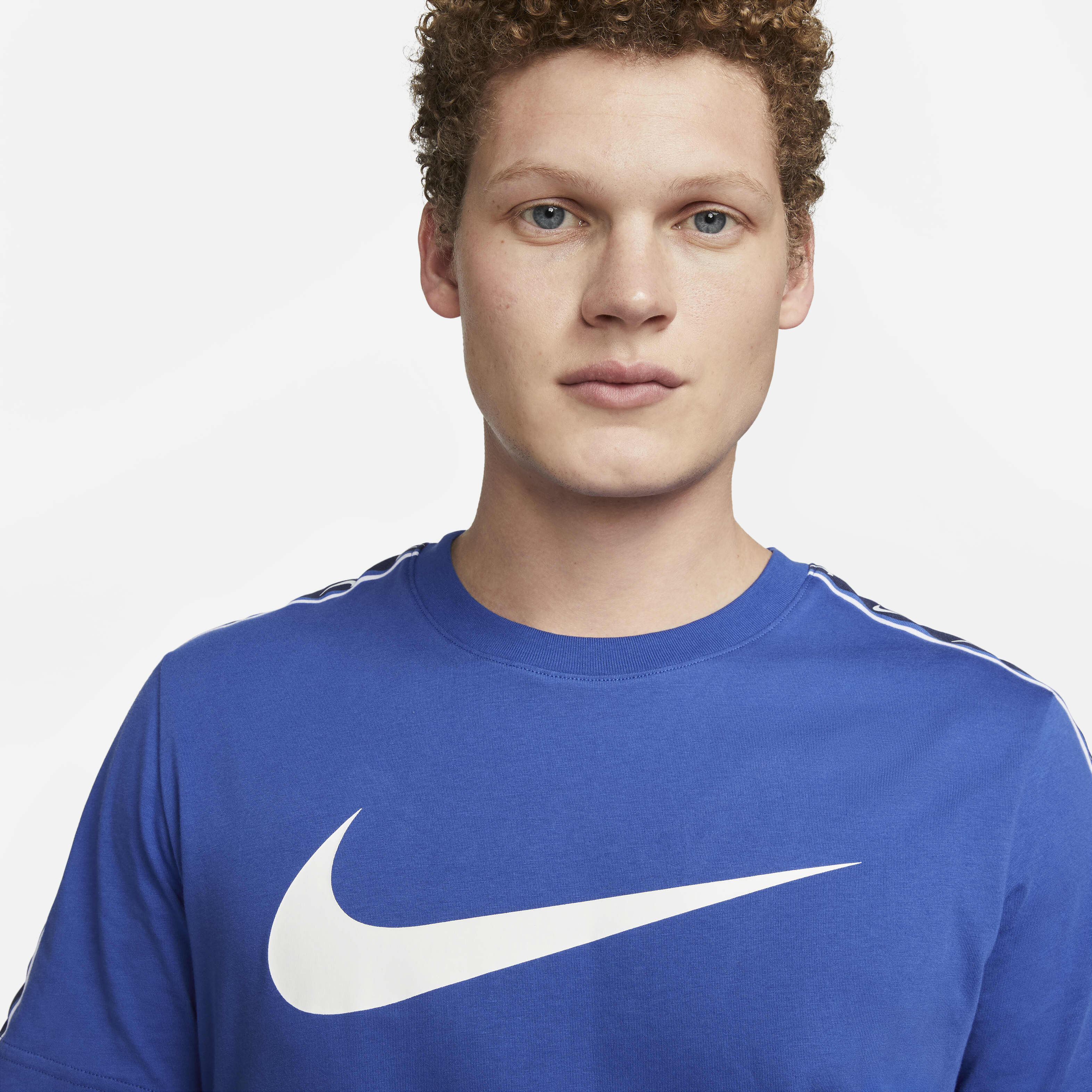 Nike Sportswear Repeat image number 2