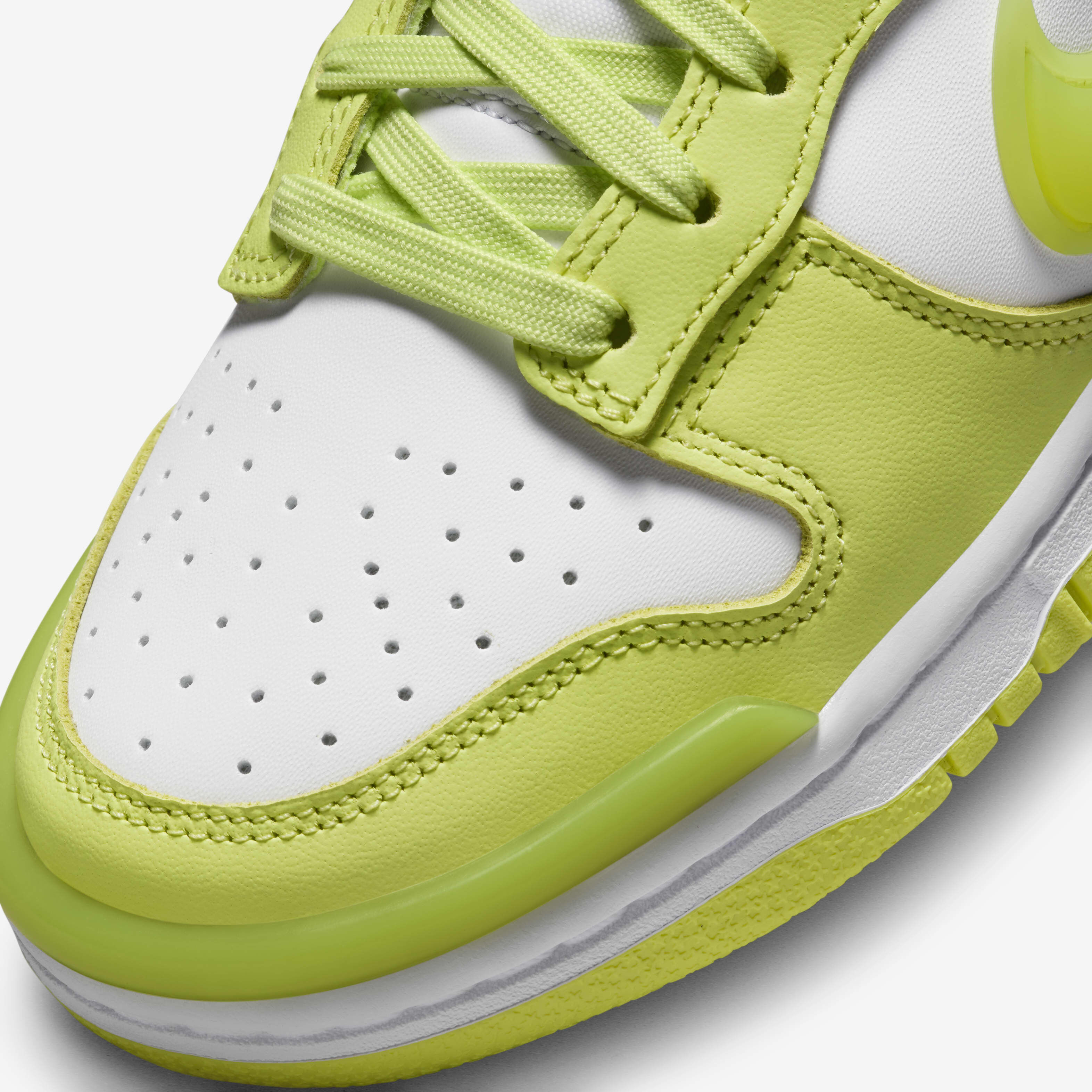 نايكي دانك لو تويست image number 6