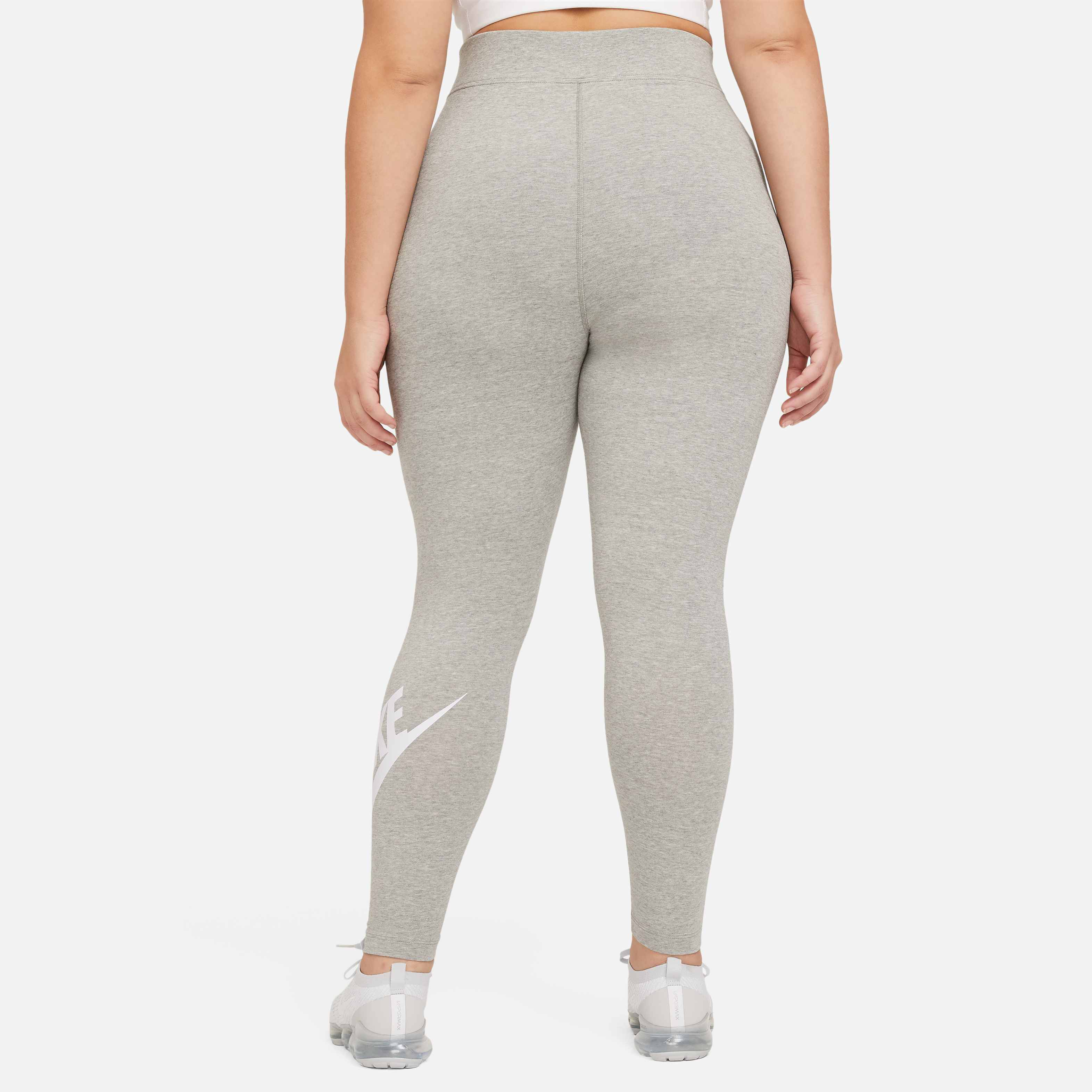 Nike Sportswear Essential image number 1