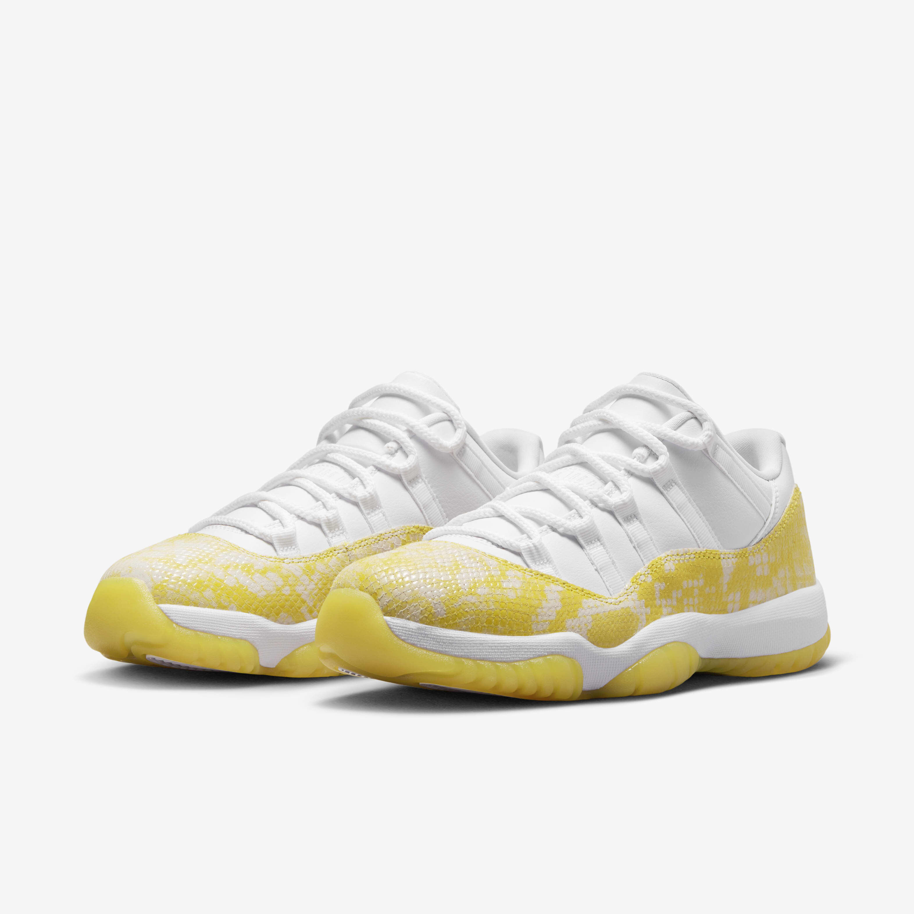 Air Jordan 11 Retro Low 'Legend Pink' image number 4