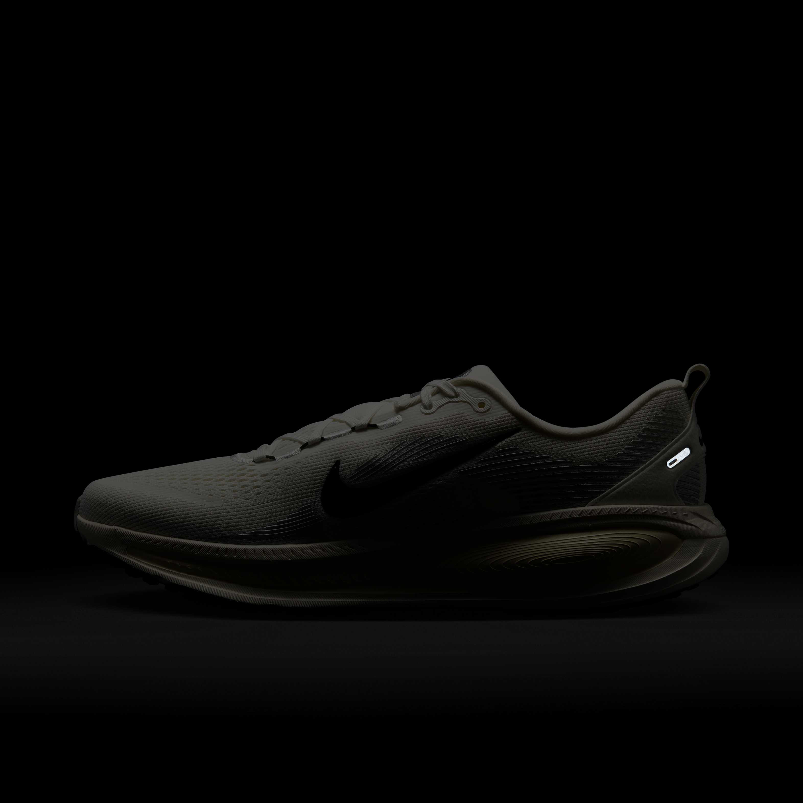 Nike Vomero 18 image number 10
