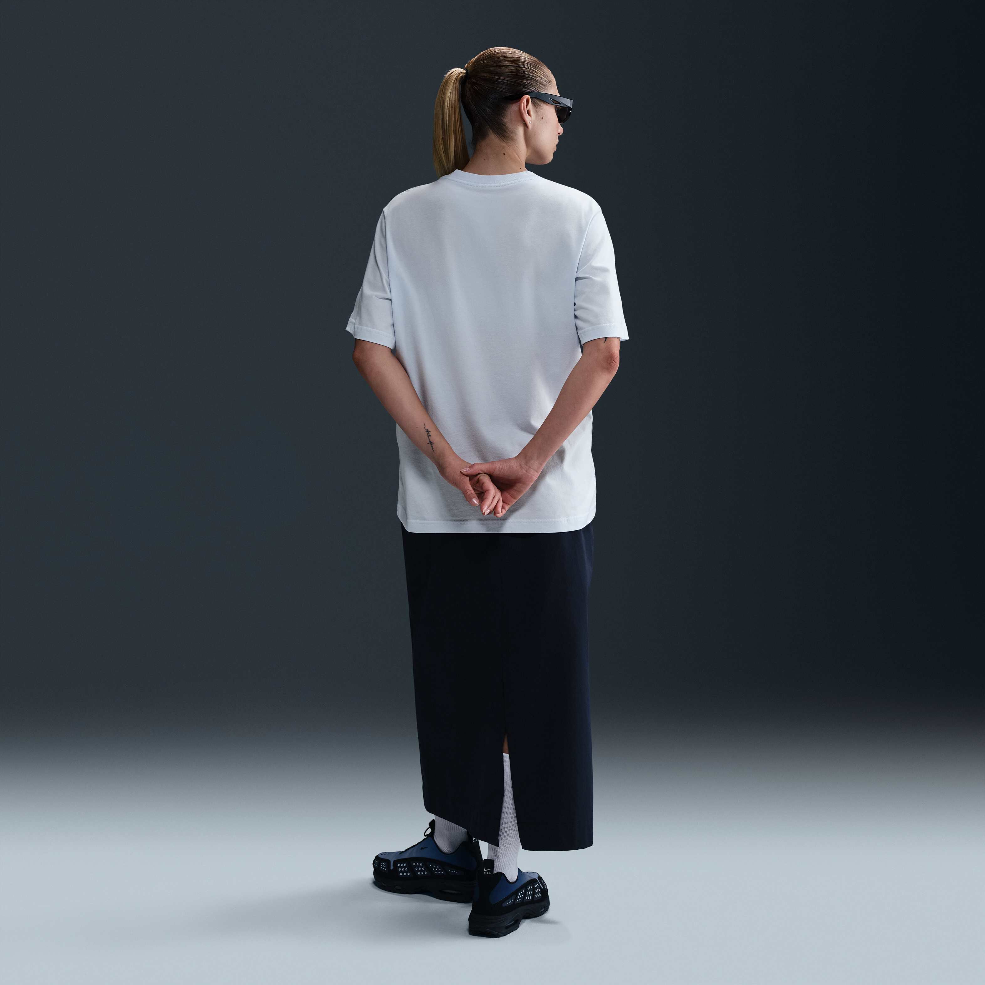 Nike Sportswear Essential image number 4