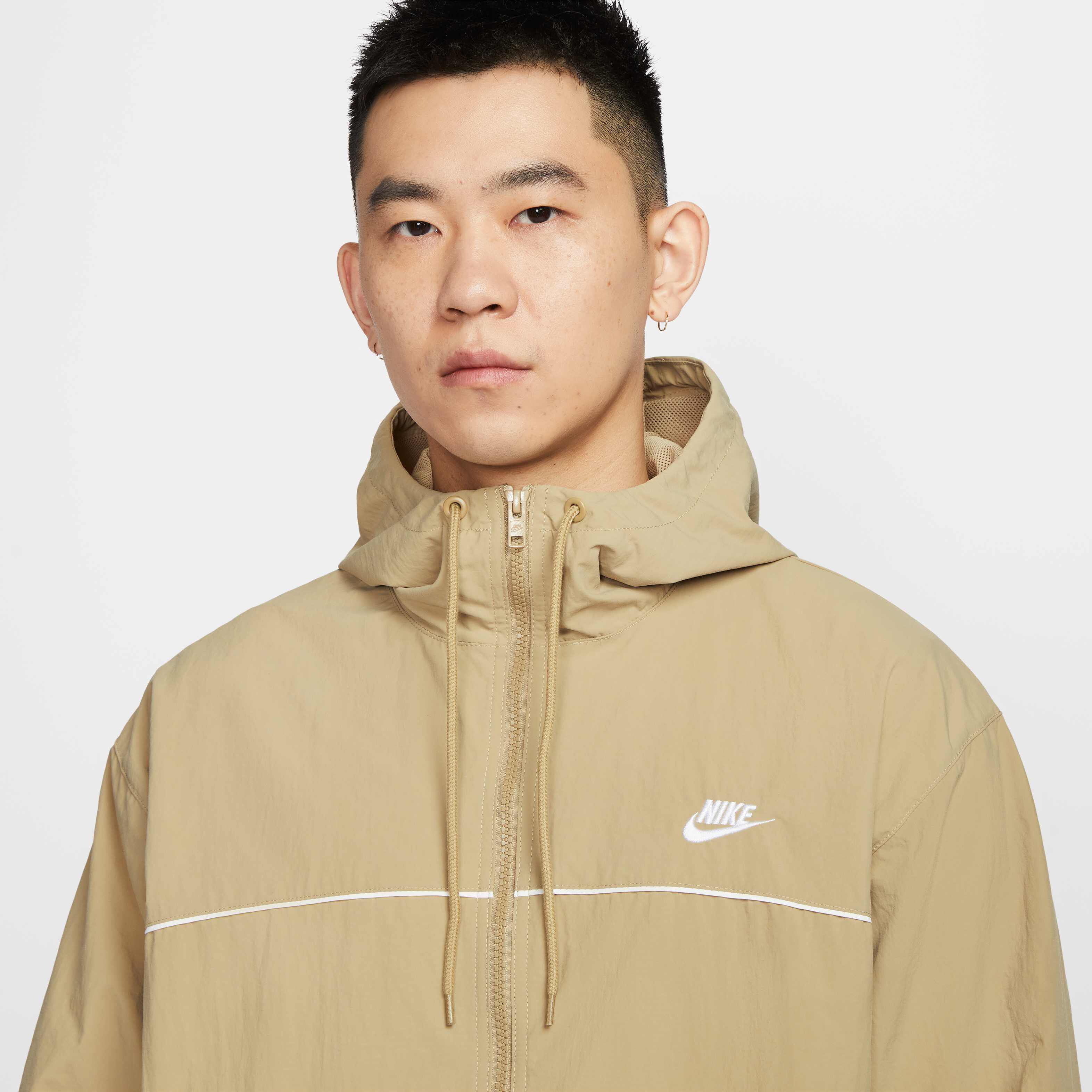 Nike NIKE FCナイロンジャケット　ベージュ サッカーに興味が無くても大丈夫～NIKE（ナイキ） FCジャケット