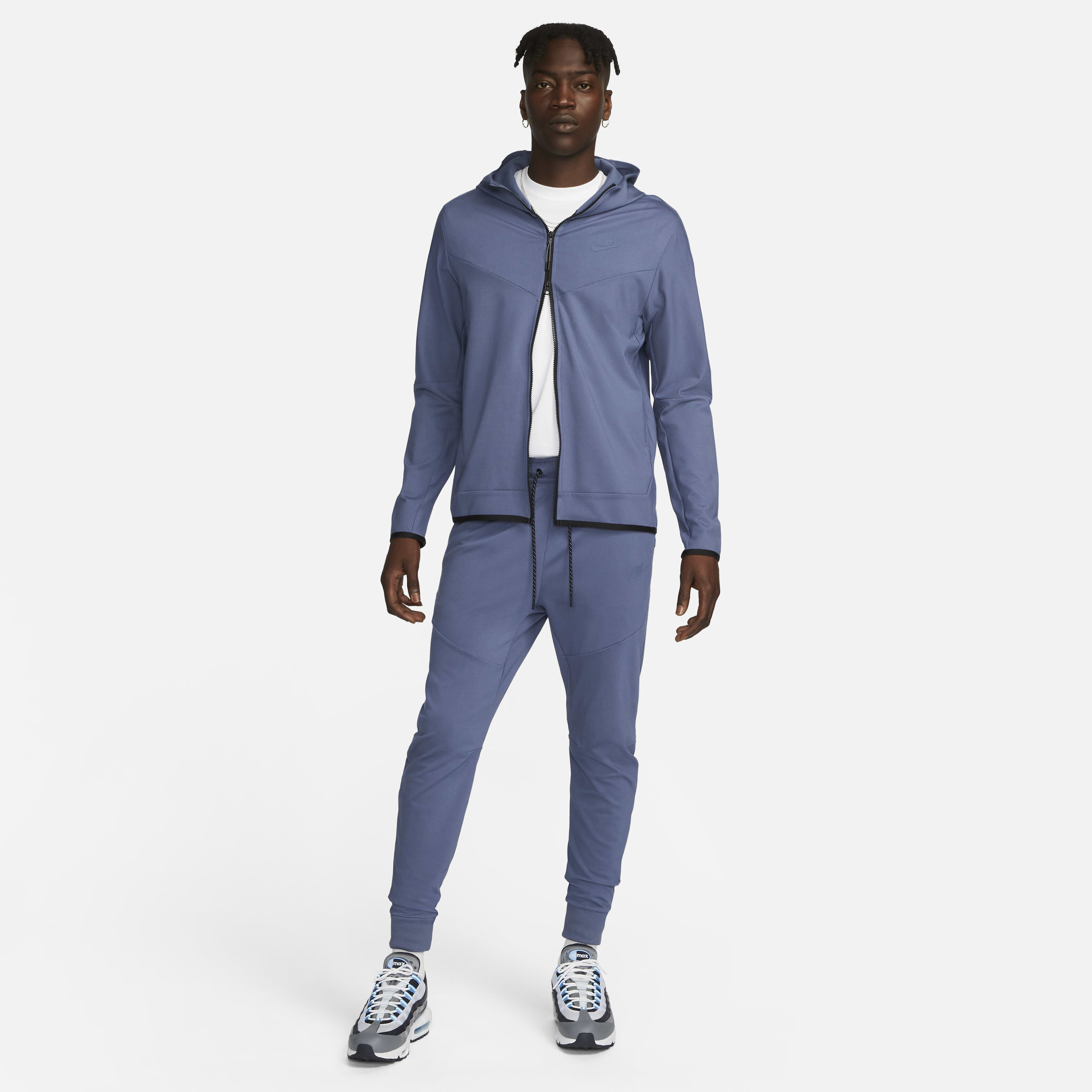 Nike slim fit tracksuit bottoms hot sale