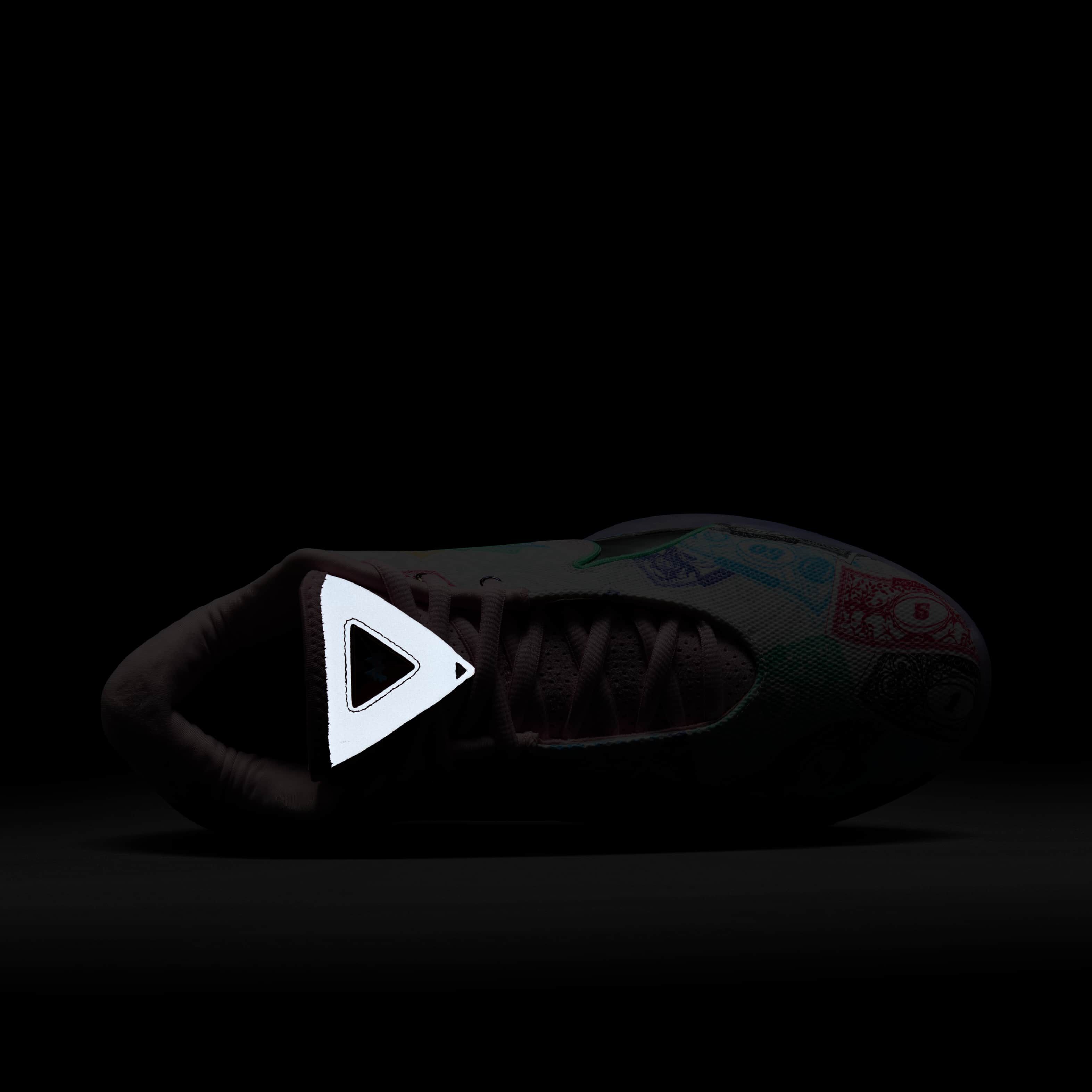 ليبرون XXII 'كورنسي' image number 8