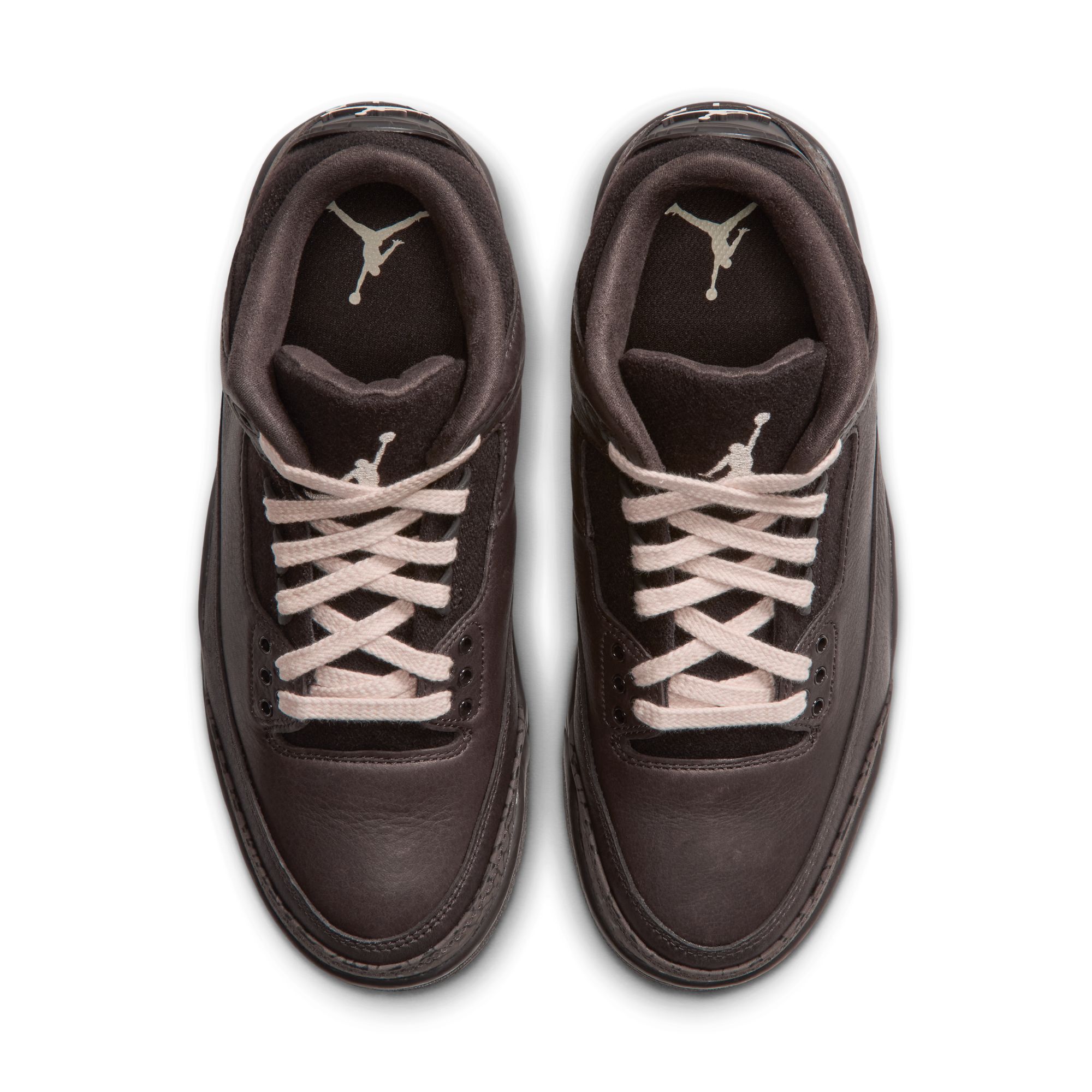 Air Jordan 3 Retro image number 3