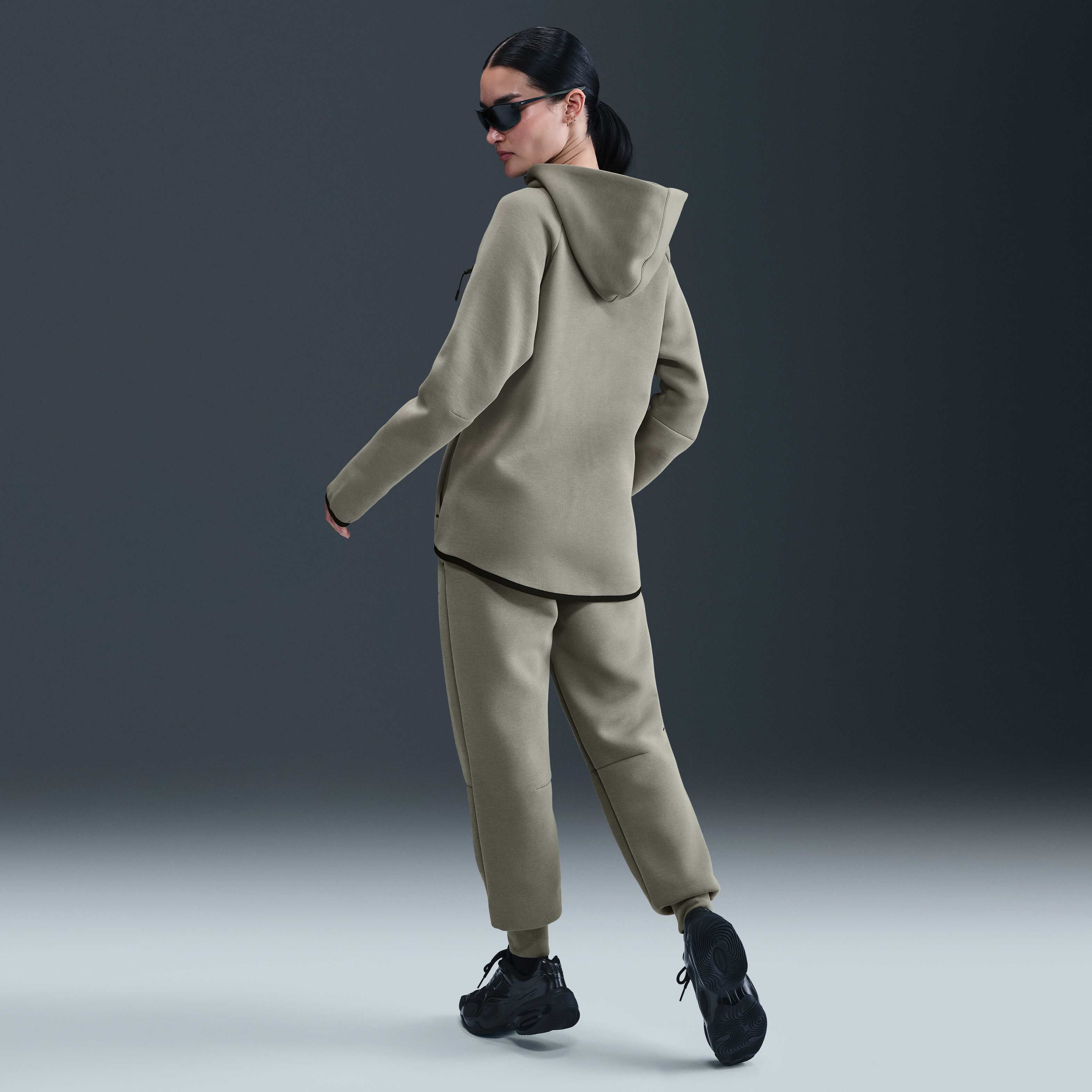 نايكي سبورتسوير تك فليس image number 3