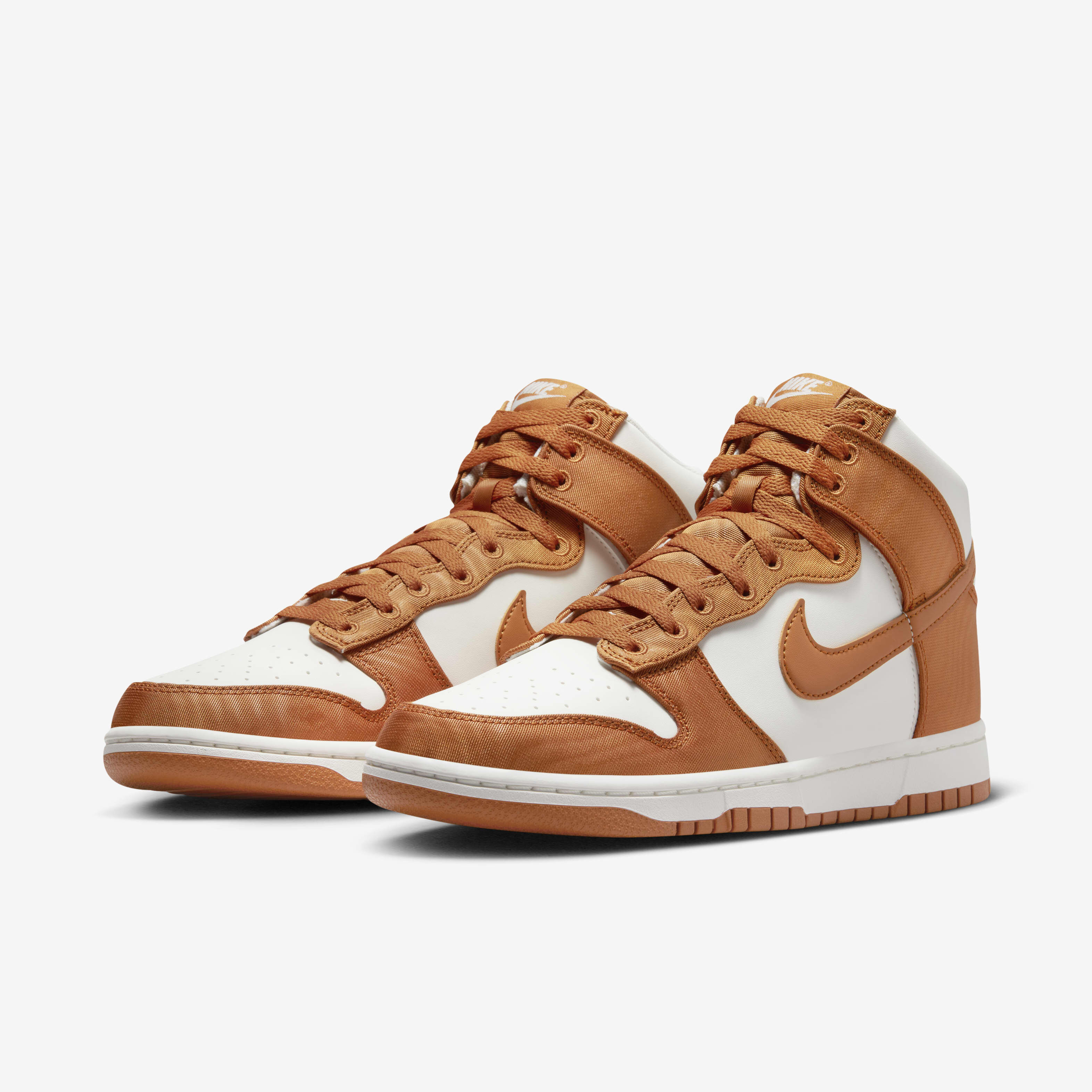 Nike Dunk High Retro SE image number 4