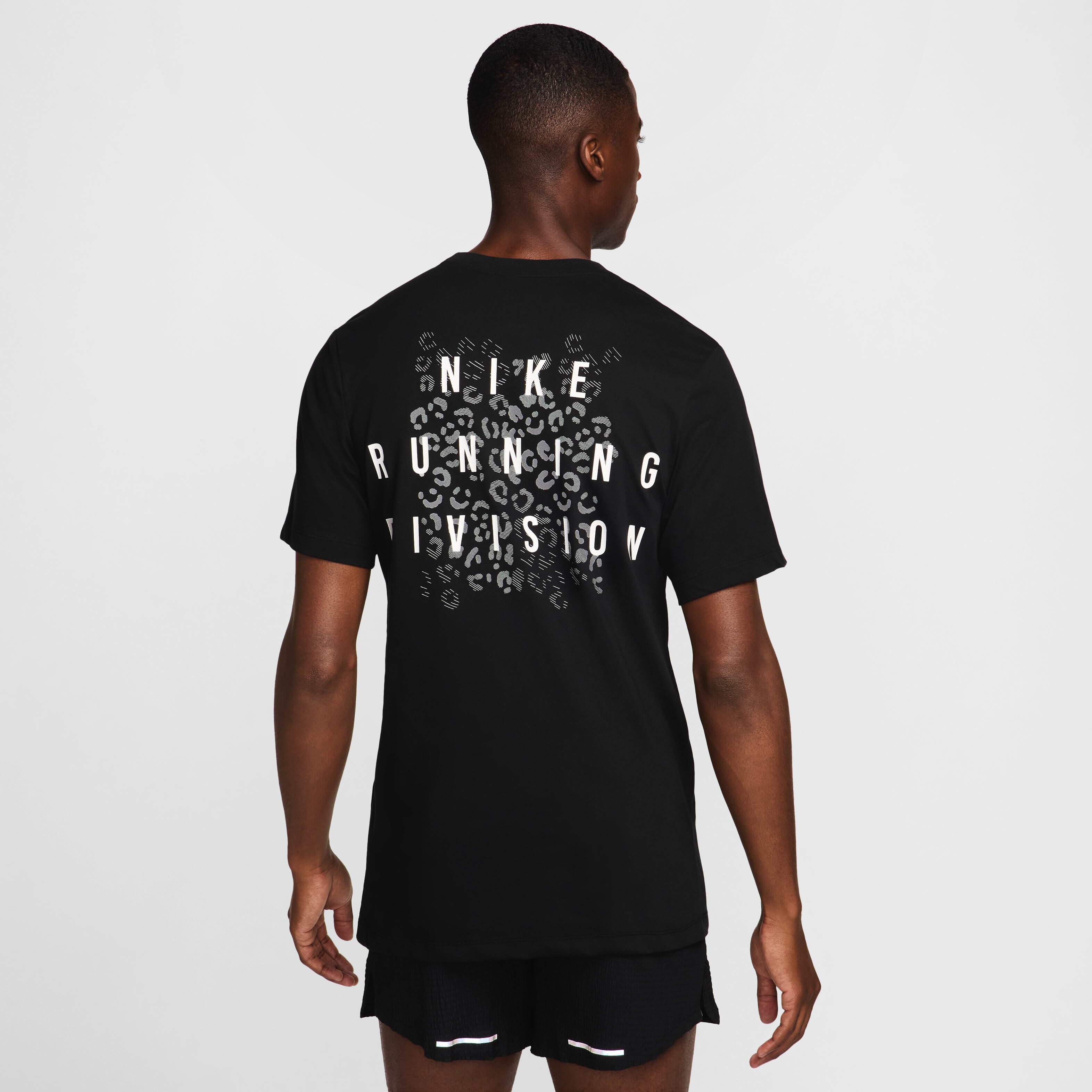 ナイキ Dri-FIT Tシャツ M ブラック CN8098-010 Buy Nike Running Division Men's Dri-FIT Running T-Shirt