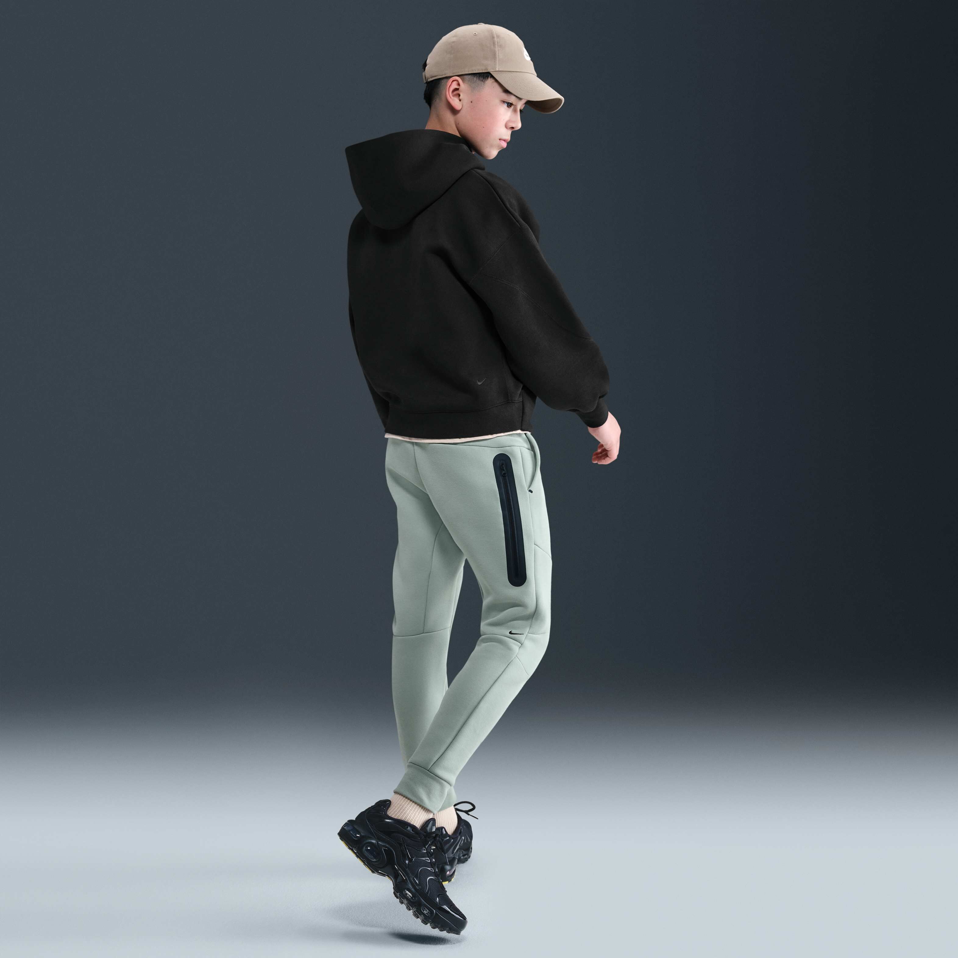 Nike Sportswear Tech Fleece image number 4