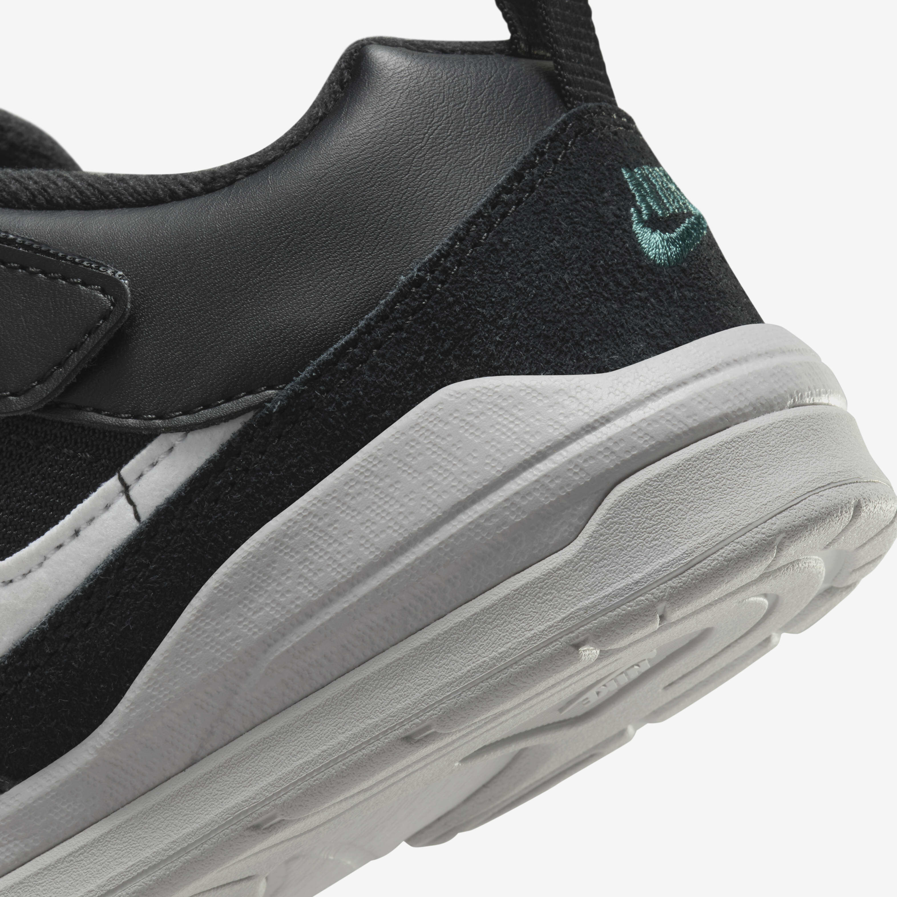 Air max nostalgic on feet clearance