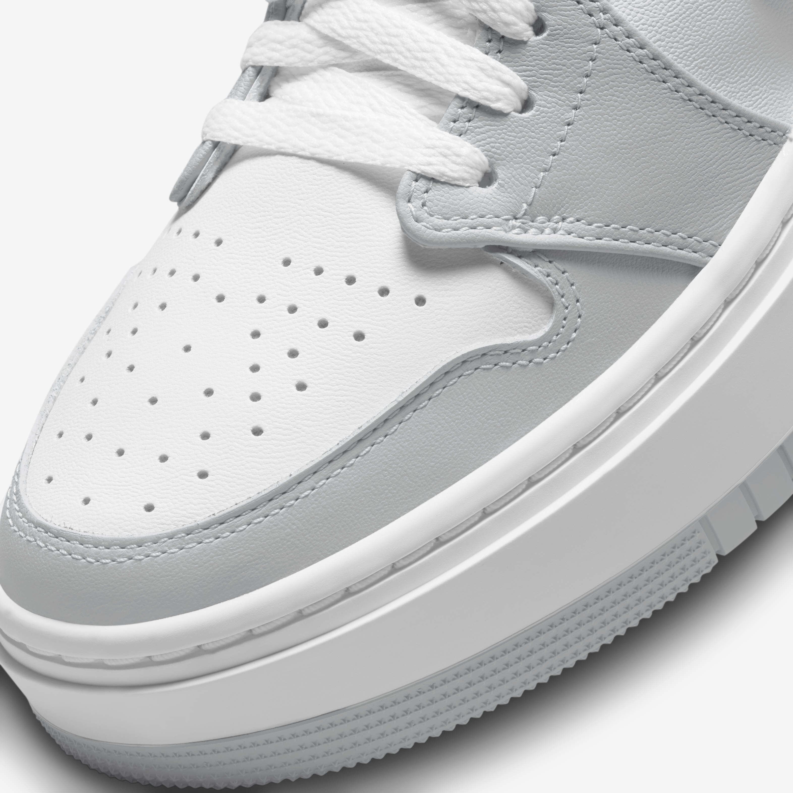 حذاء اير جوردن 1 ايليفيت لو image number 6