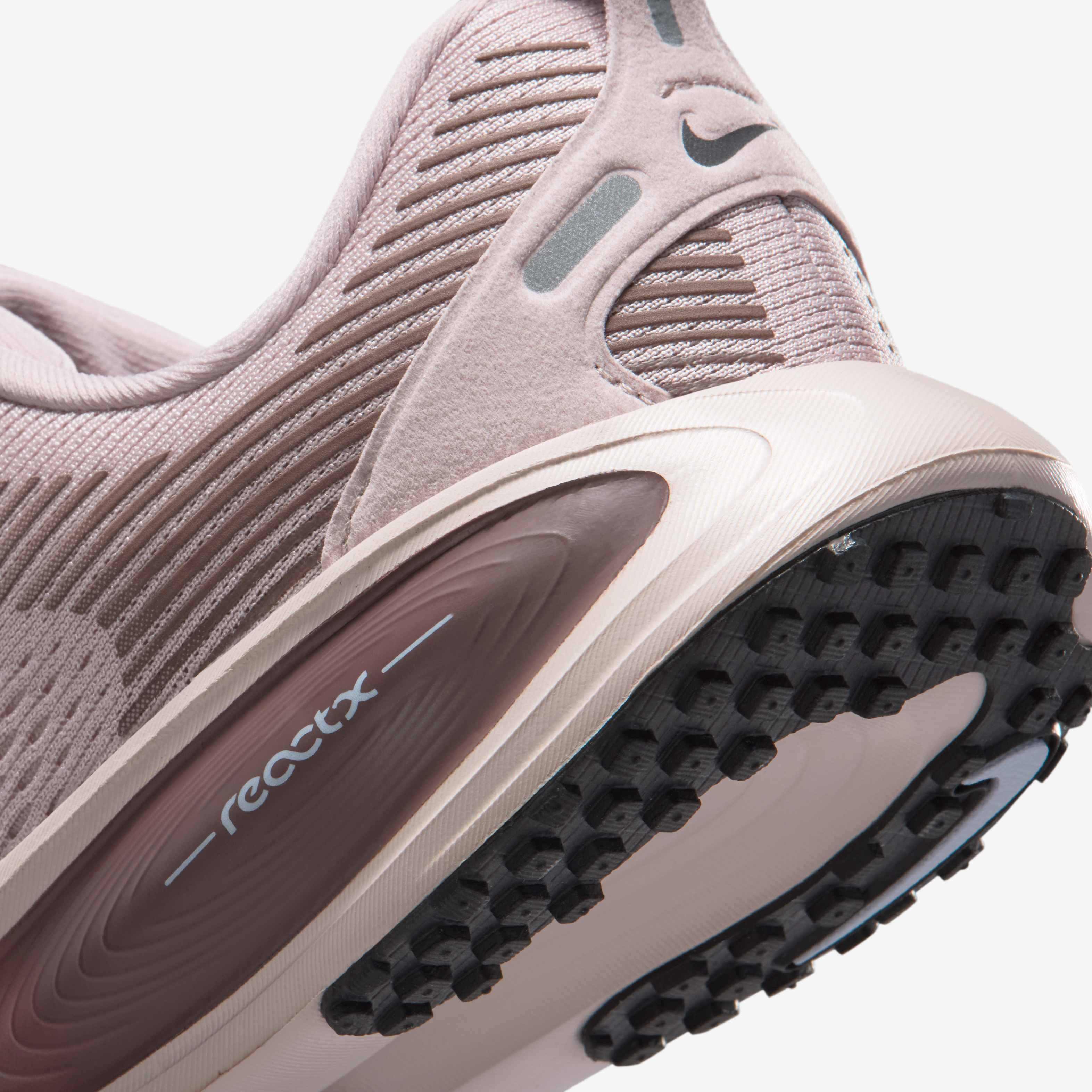 Nike Vomero 18 image number 7