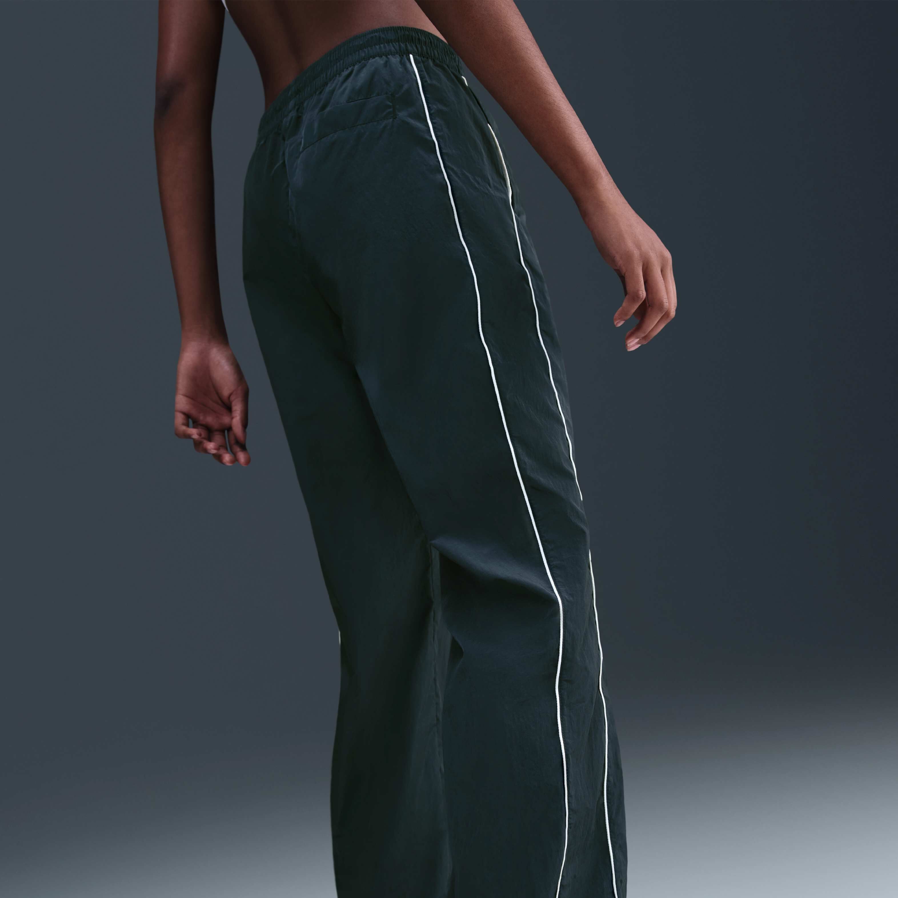 نايكي ويندرانر image number 2