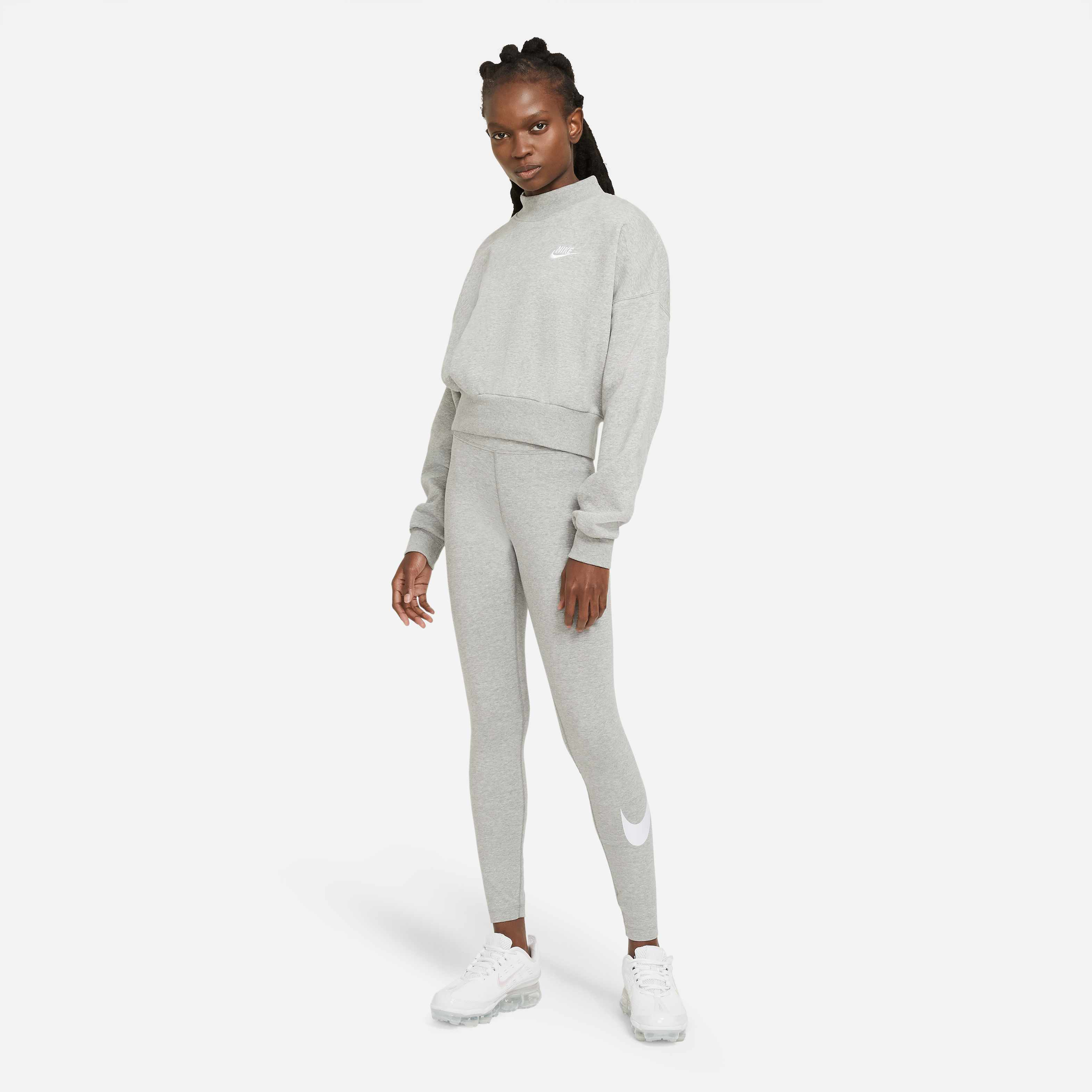 Nike Sportswear Essential image number 3