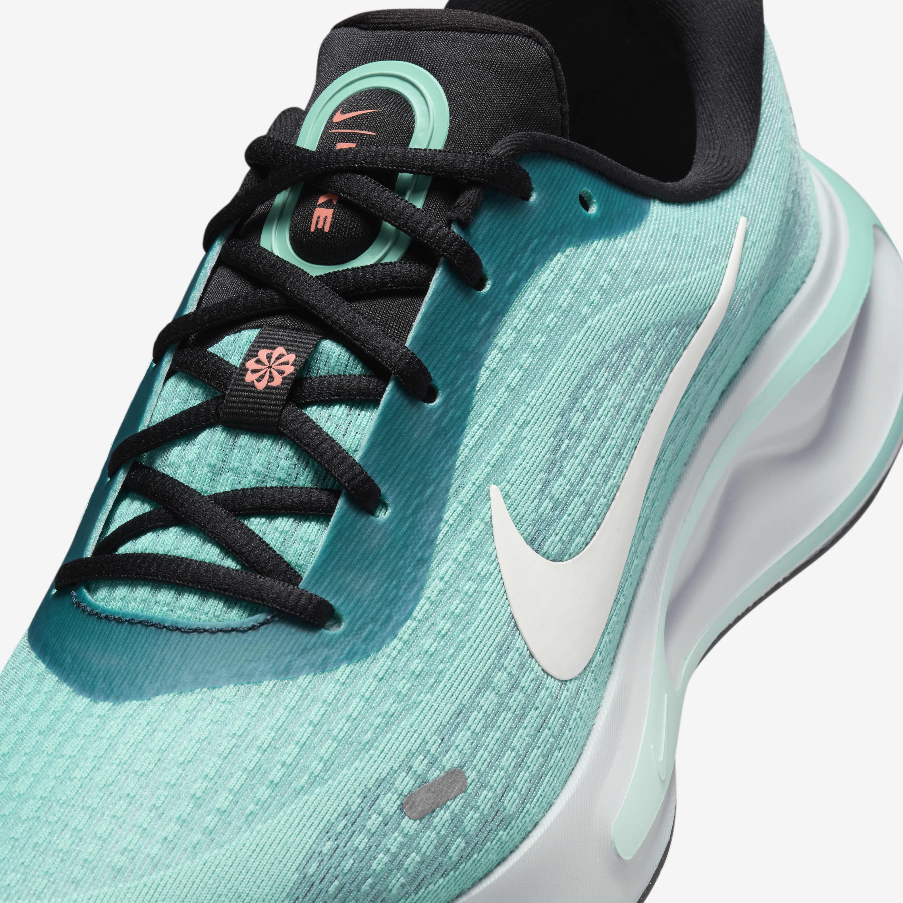 Nike men's green running shoes clearance