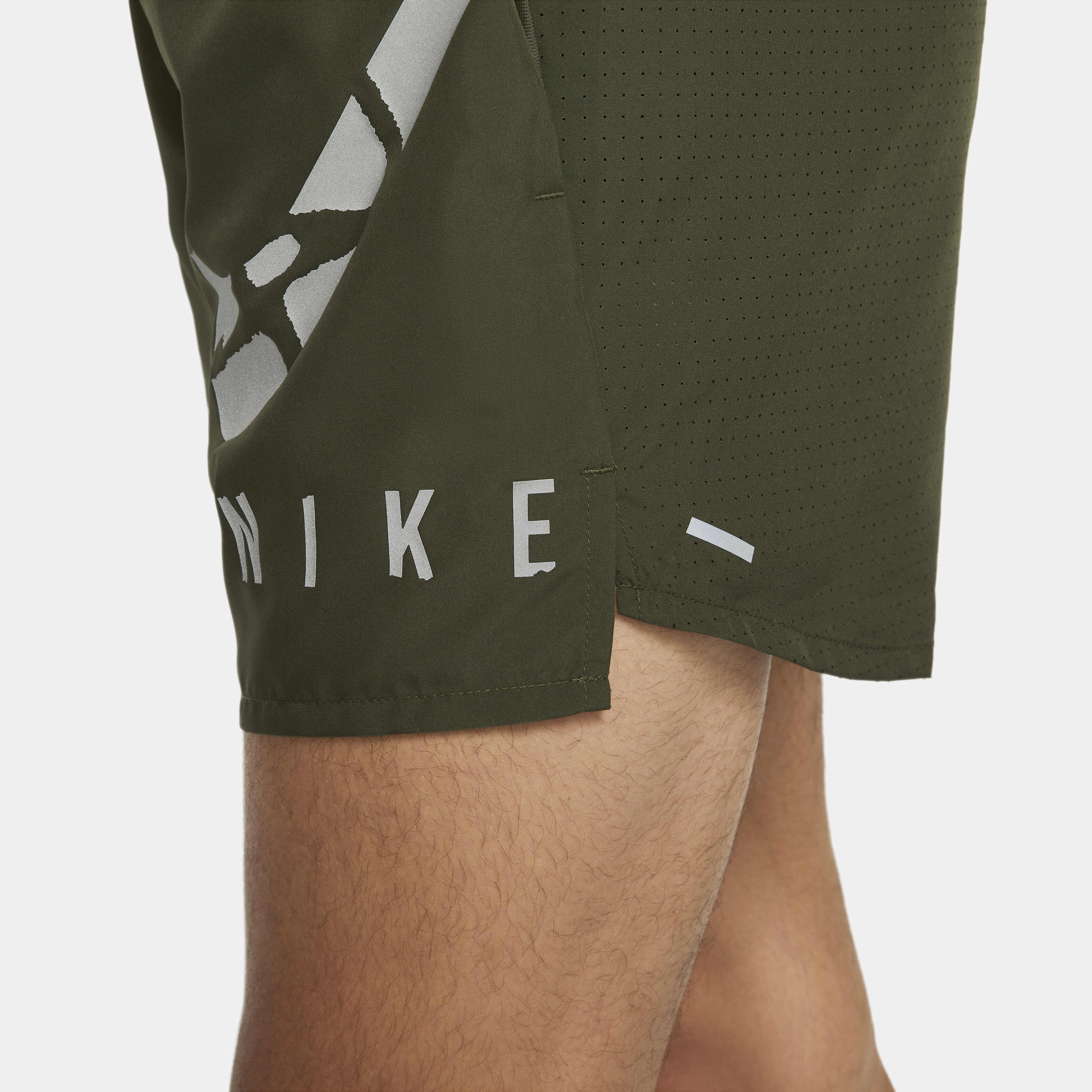 Nike Dri-FIT Challenger Run Division image number 4