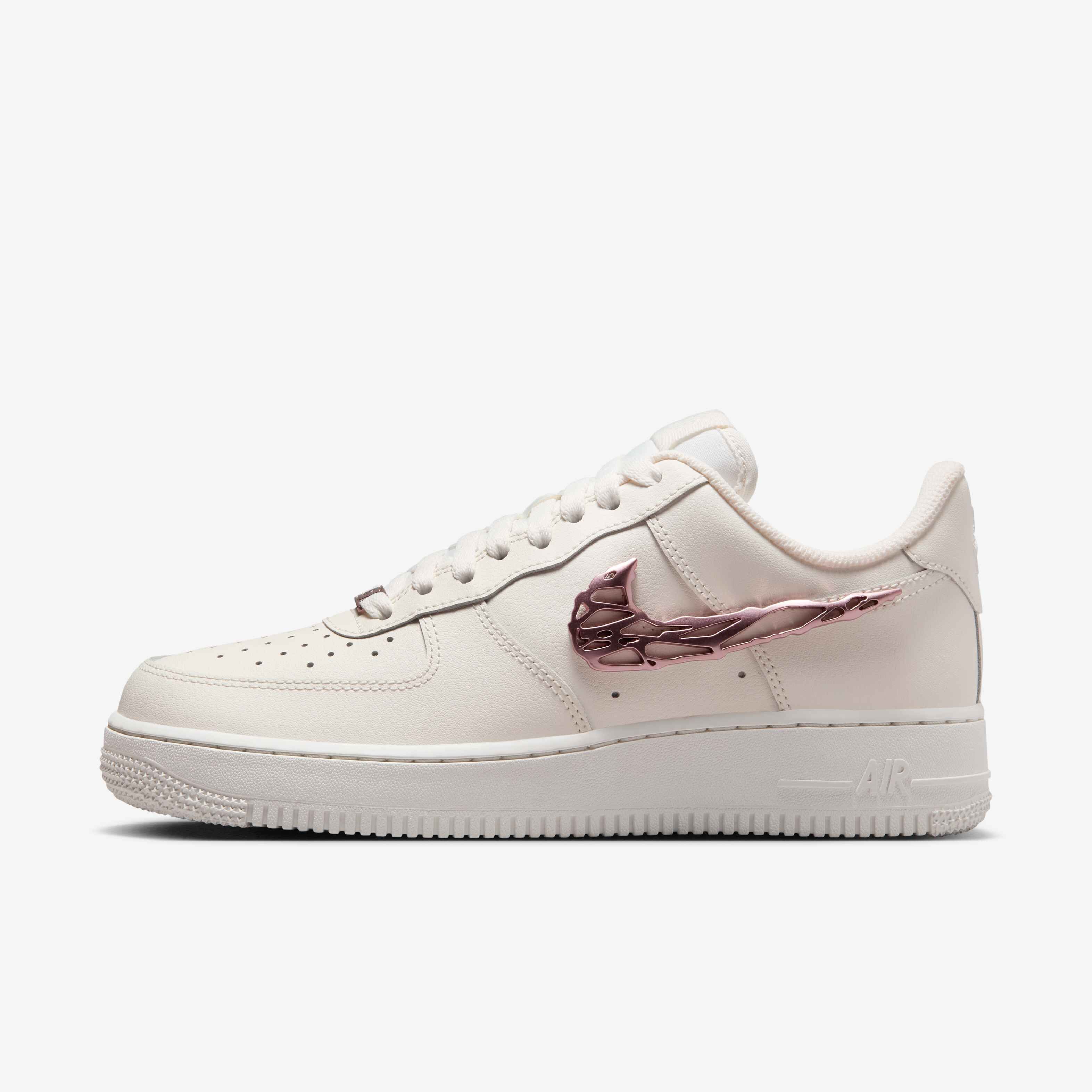 靴 Nike Women's Air Force 1 Low '07 LX Nike Air Force 1 '07 LX Women's Shoes. Nike ID