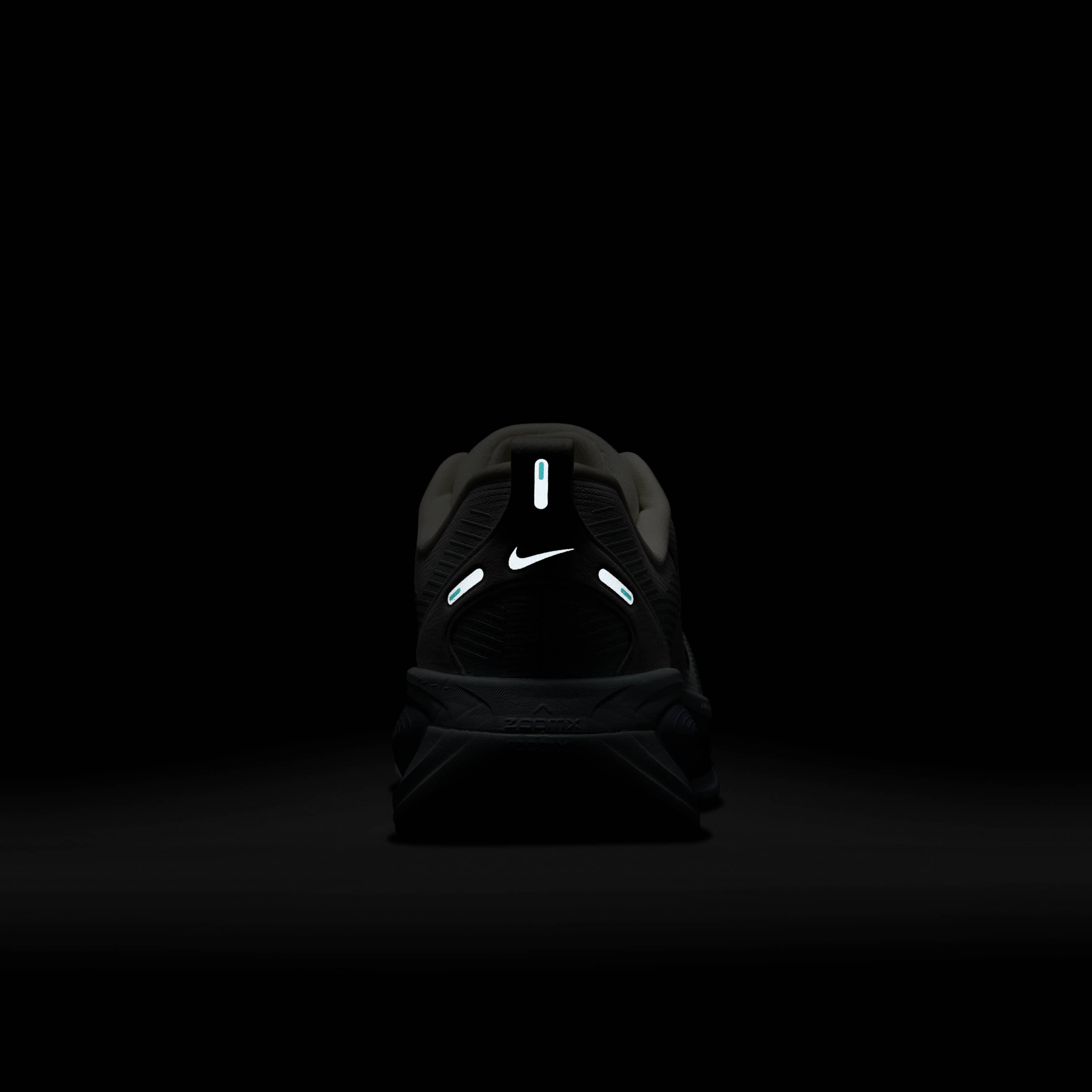 Nike Vomero 18 image number 8