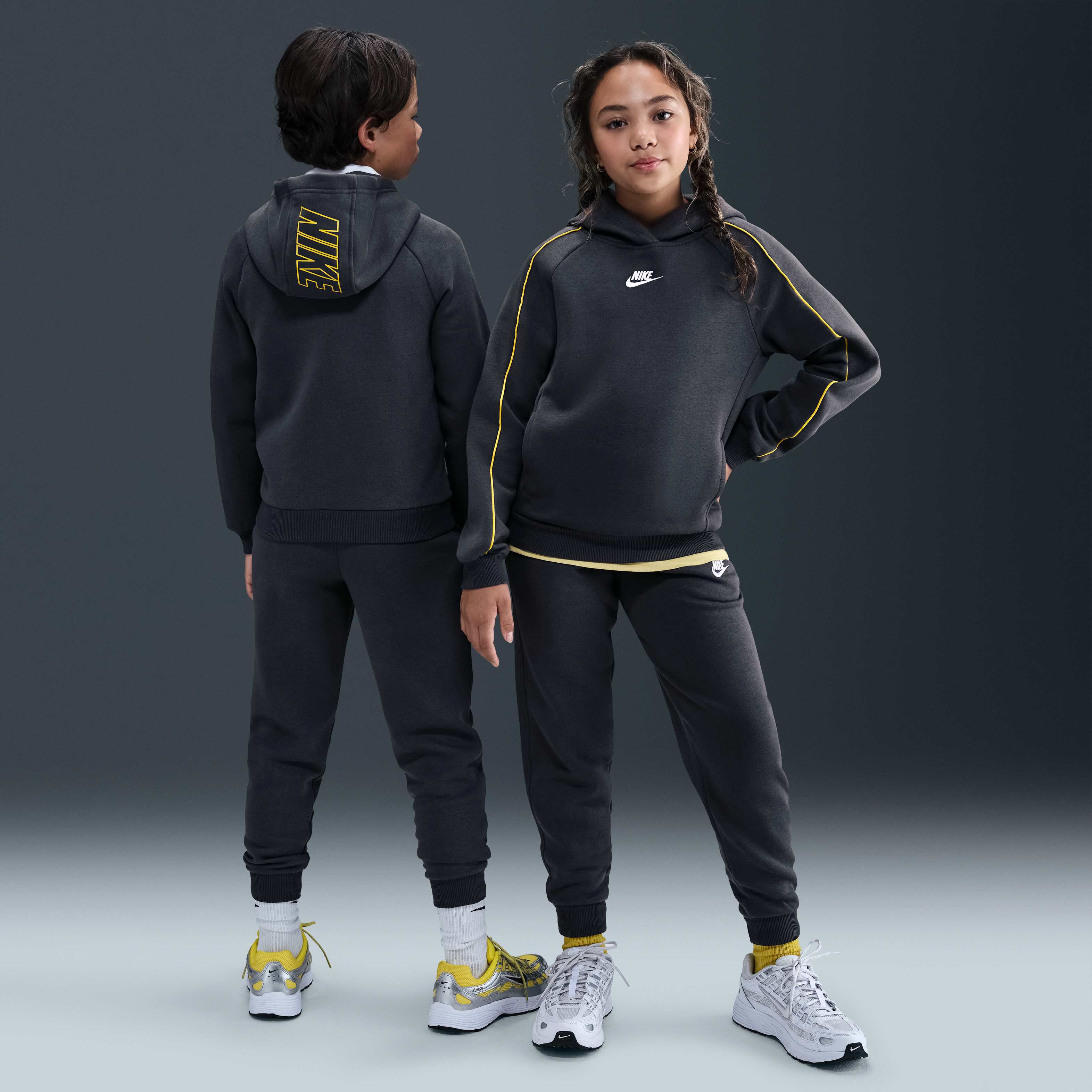 نايكي سبورتسوير كلوب فليس image number 0